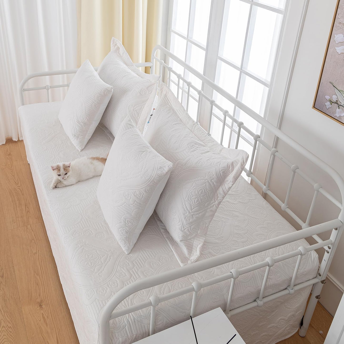 TieyaChkis 5 Piece Daybed Cover Set Twin Daybed Bedding Sets for All Season Lightweight Daybed Comforter with Matching Shams&Decorative Pillows, Double Sided-Quilting Day Bed Cover,39"x75",White