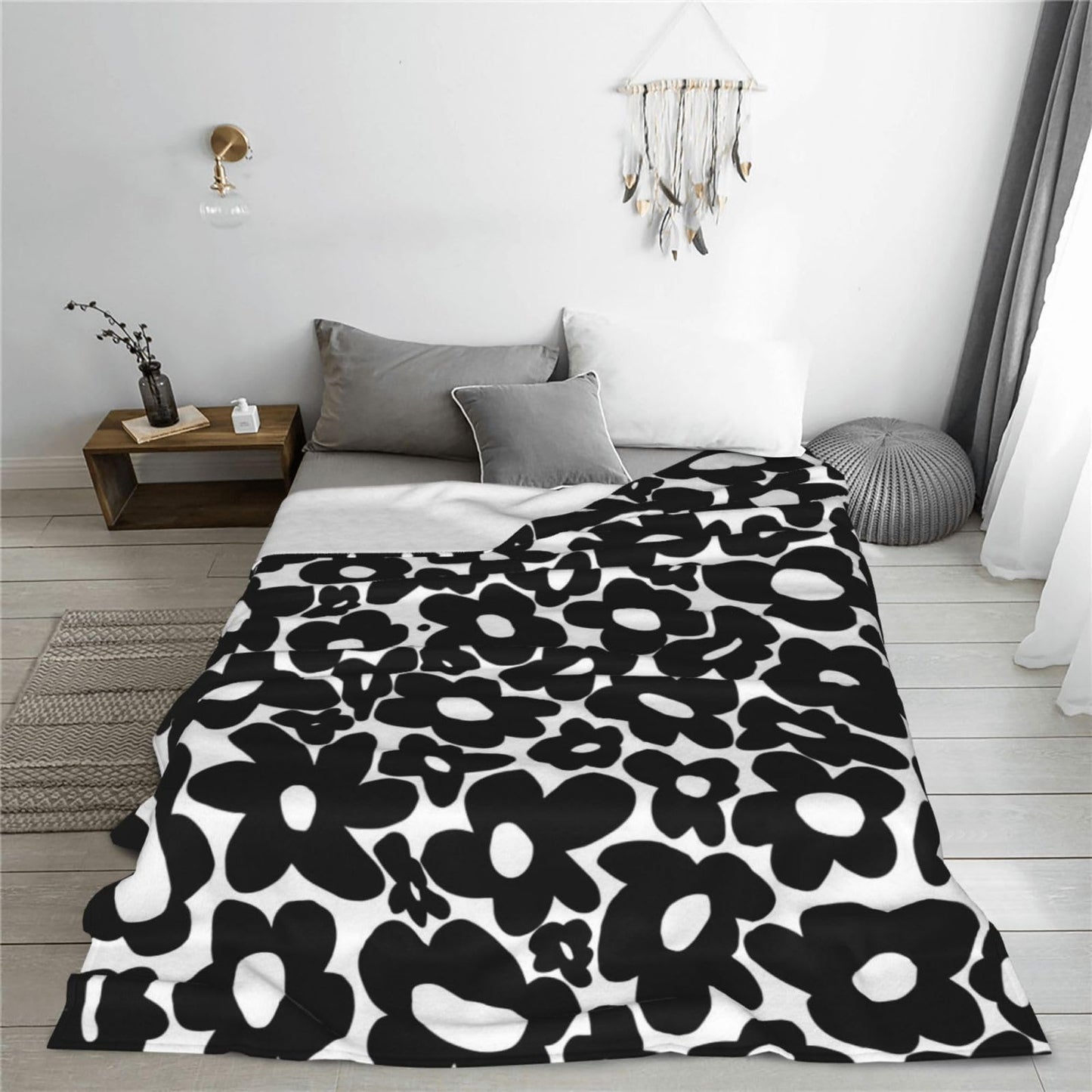 Retro 70s Black and White Flowers Throw Blanket 50"X40" Lightweight Flannel Throws Blankets for Couch Bed Sofa Living Room Bedroom Home Decor,Soft Cozy Fluffy Fuzzy Plush Blanket for All Season