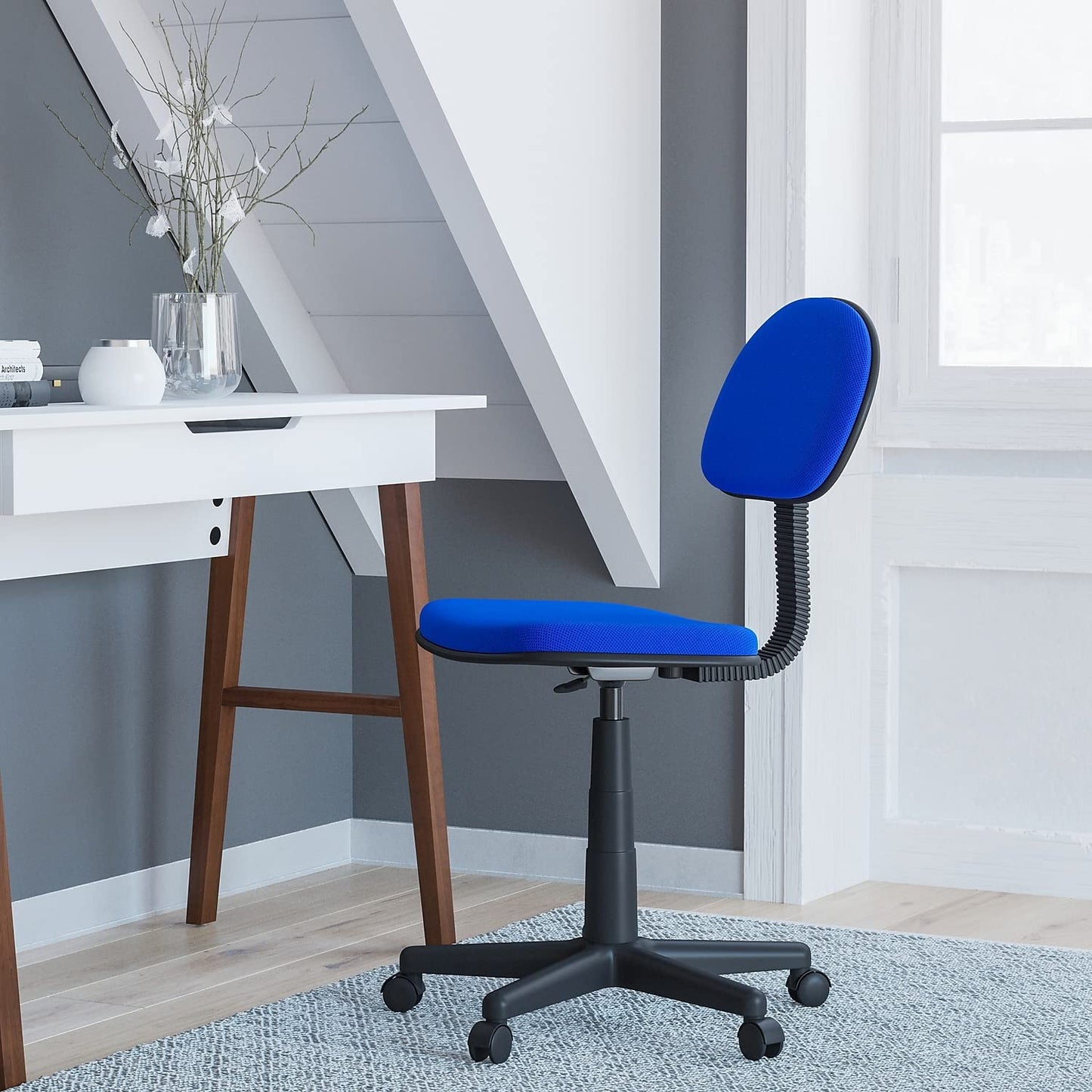 Flash Furniture Harry Low Back Swivel Task Office Chair - Adjustable Royal Blue Student Chair with Padded Mesh Seat & Back - Homeschool Study Chair
