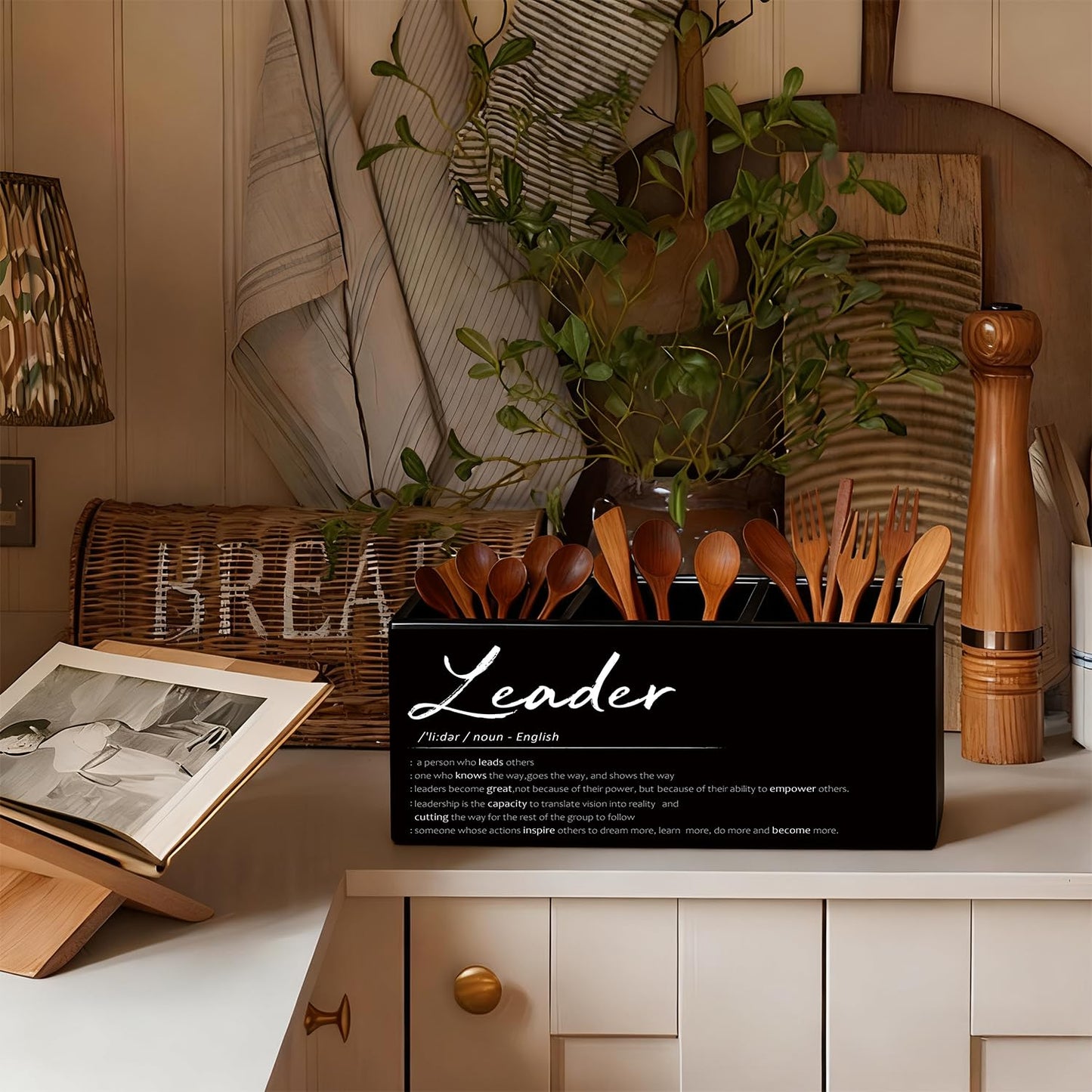 LIANGW Leader Gifts Pen Pencil Holder for Desk, Thank You Appreciation Gifts for Leaders Boss Manager, Leadership Gift Wooden Box Sign Decorations for Office Workplace Desk Tabletop