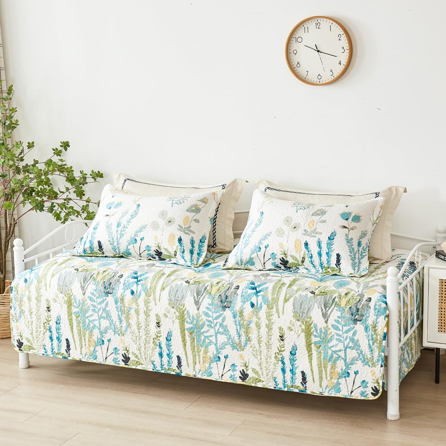 Jarson 3 Pcs Floral Daybed Cover Set Twin Size Green White Flower Sofa Cover Bedding Sets Double Side Bed Set for All Season Botanical Pattern Daybed Quilt Set with Pillow Shams