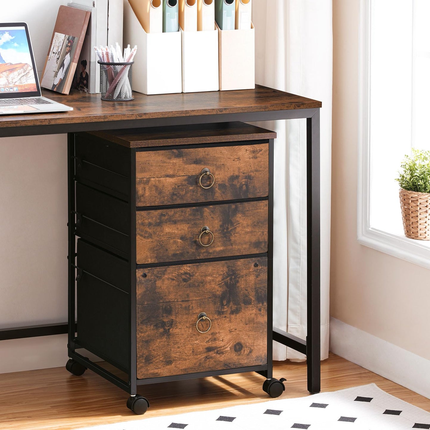 HOOBRO 3 Drawer Mobile File Cabinet, Computer Desk, Home Office Desk with Power Outlet for Study Room, Home Office, Easy to Assemble, A4/Letter Sized, Nonwovens Drawer, Rustic Brown BF30WJ01-BF40UDN01