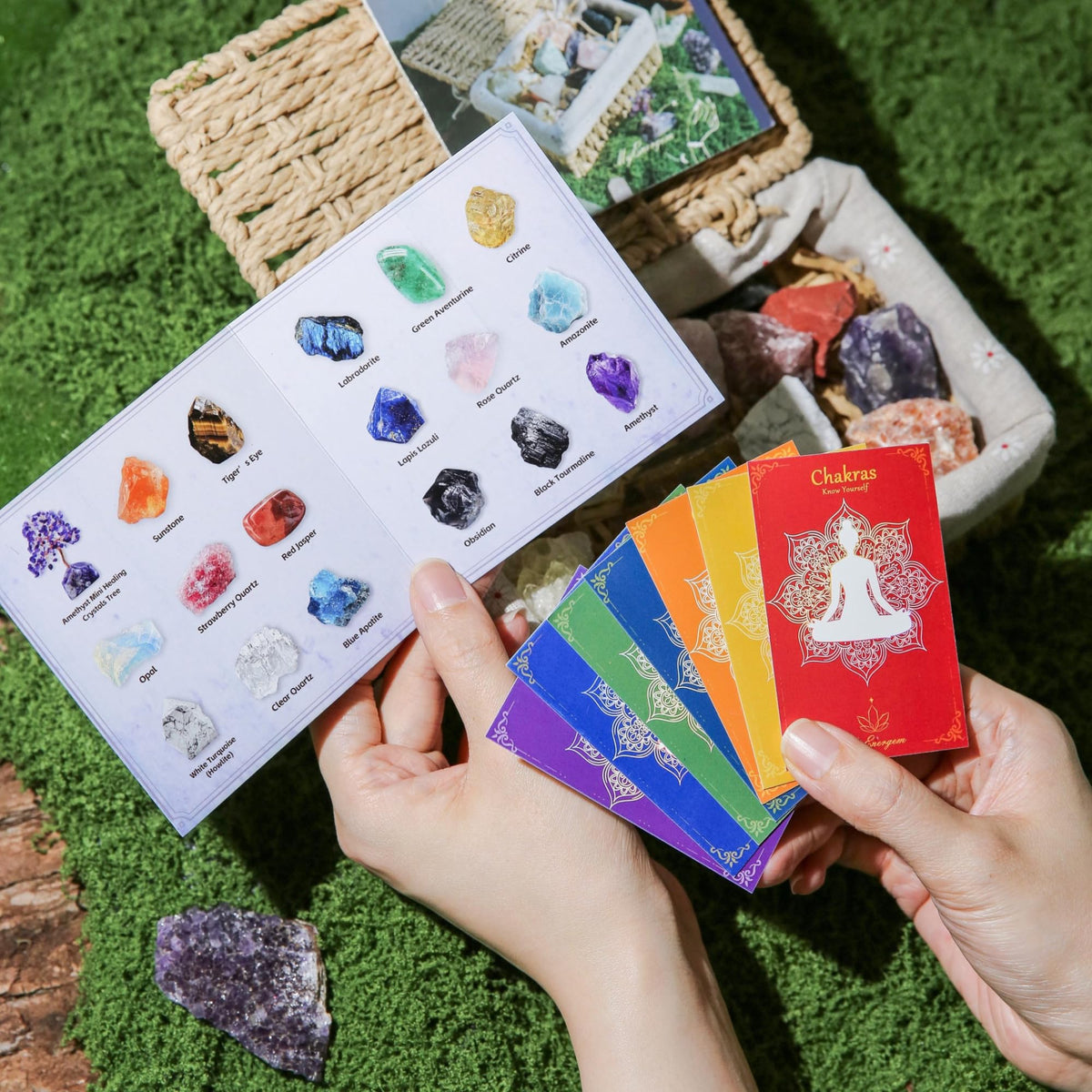 MYDAYS&DESIGN 18Pcs Crystals and Healing Stones Set in Rattan Box, 17 Premium Raw Chakra Stones, 1 Amethyst Tree, Guide for Beginners, Meditation Yoga Home Decor, Healing Crystal Gifts for Women