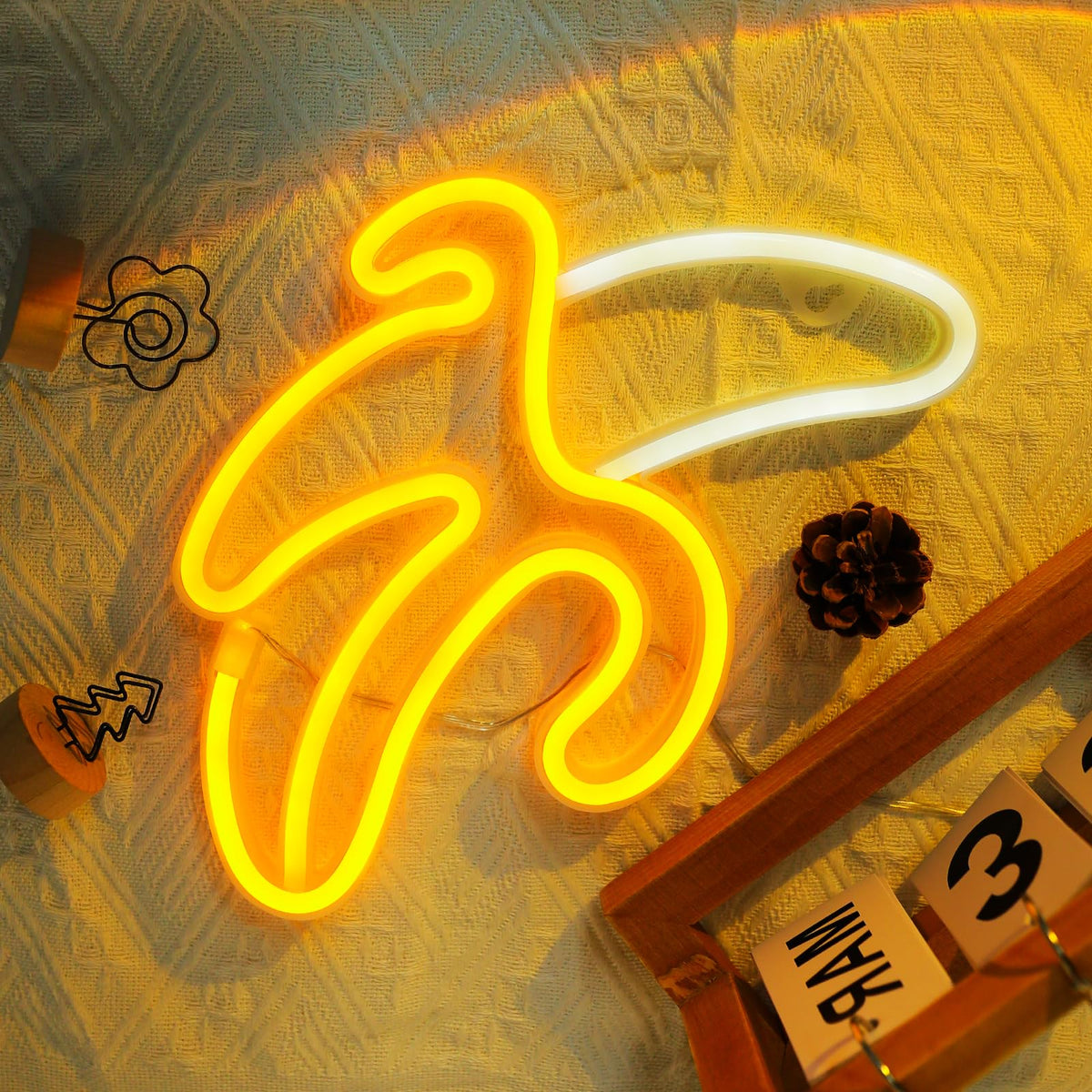 ENUOLI LED Banana Neon Signs Decorative Neon Light USB or Battery Operated for Home Banana Night Light Art Banana Neon Wall Decor Lights for Home Wedding Birthday Party Kids Room Living Room Holiday