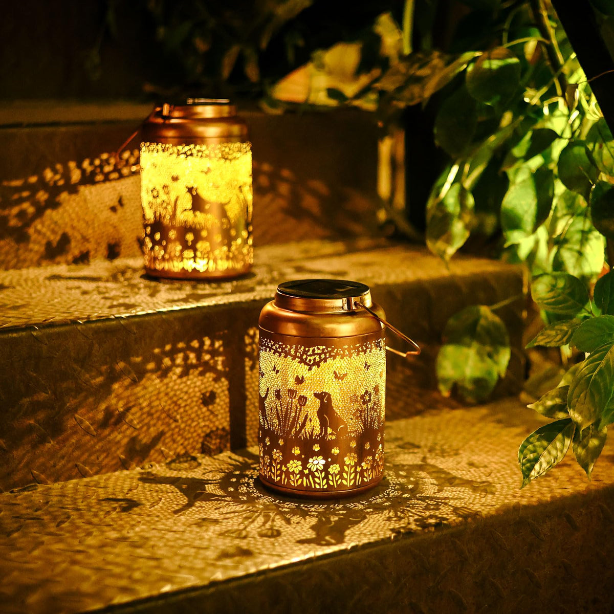 Dog Solar Lanterns Outdoor Waterproof Garden Decor Solar Lights Gifts for Women Men Mom Hanging Lantern LED Light Metal Dog Decoration Outside for Yard,Lawn,Porch,Patio,Tabletop
