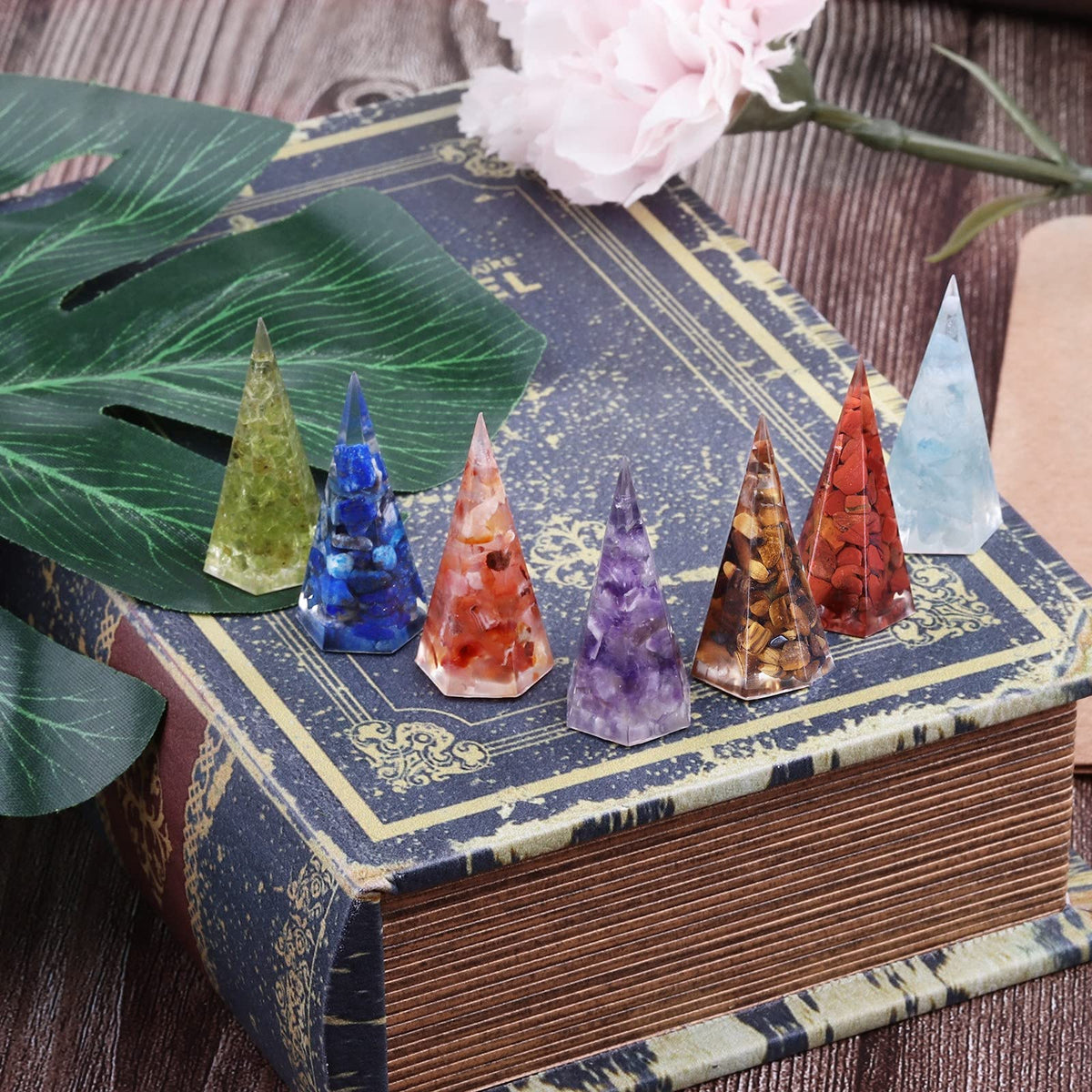 SUNYIK Mini 7 Chakra Orgone Pyramid Set of 7, 6 Faceted Crystal Point Wand Orgonite Energy Generator for Protection Reiki Balancing Yoga Meditation