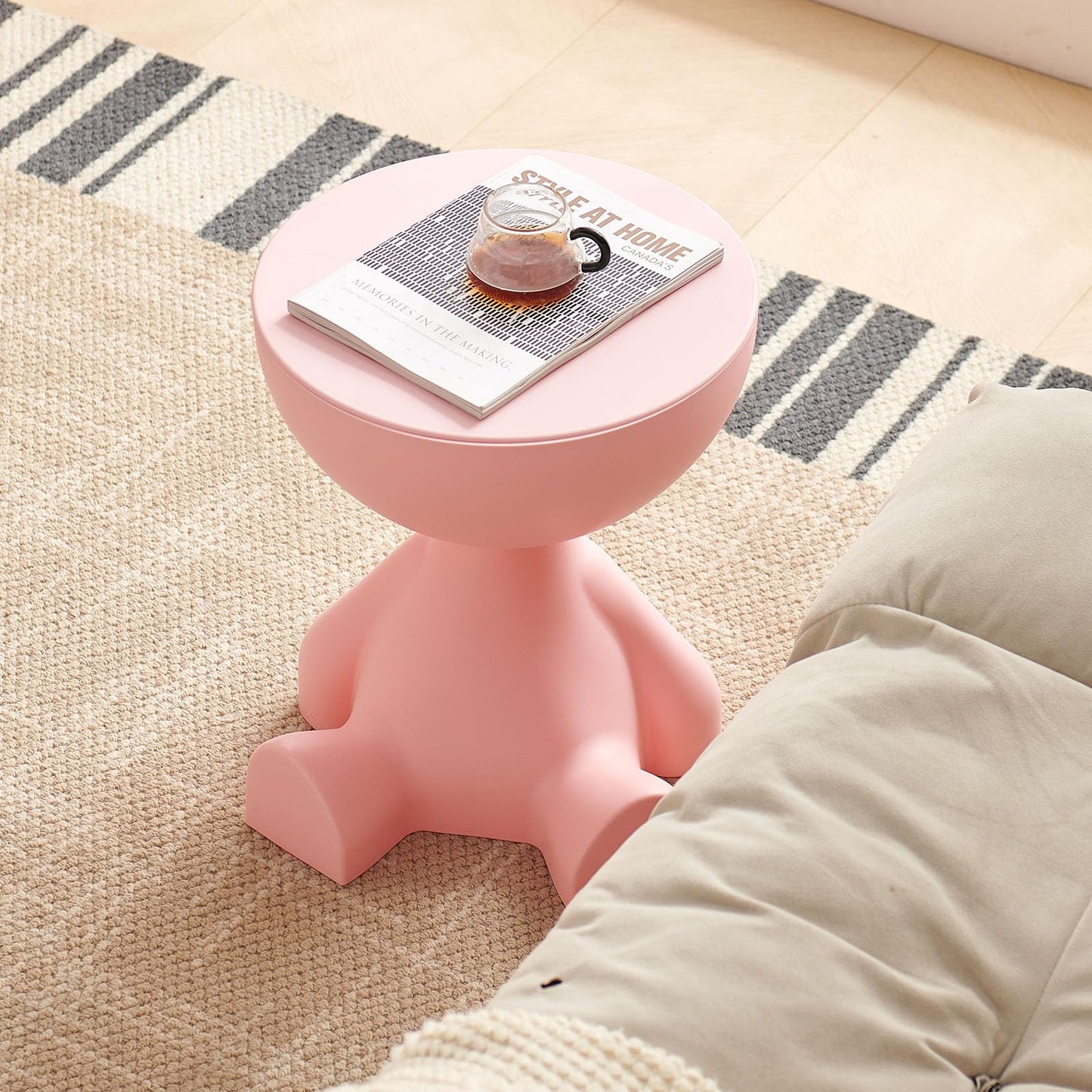 Side Table, Circle Coffee Tables, Sofa Table Nightstand, Small End Tables Accent Balcony Office, Modern Bedside Home Decor for Living Room, Bedroom, Small Spaces, Easy Assembly (Pink)