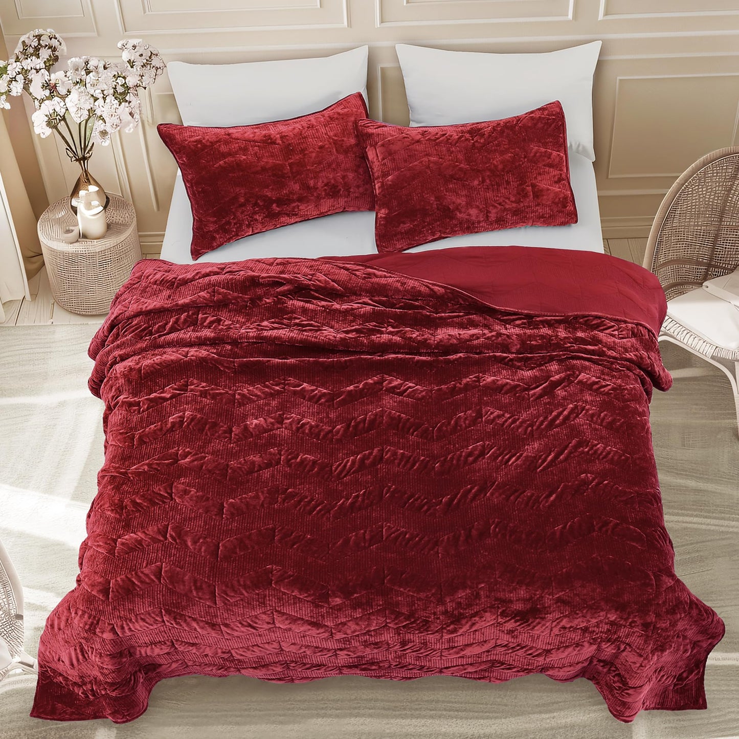 SHALALA Luxury Velvet Quilt Set Queen Size,Ultra Soft Lightweight Summer Velvet Comforter Set, Oversized Bedspread Coverlet with 2 Shams Geometries Pattern,for All Season(Poinsettia,Queen)