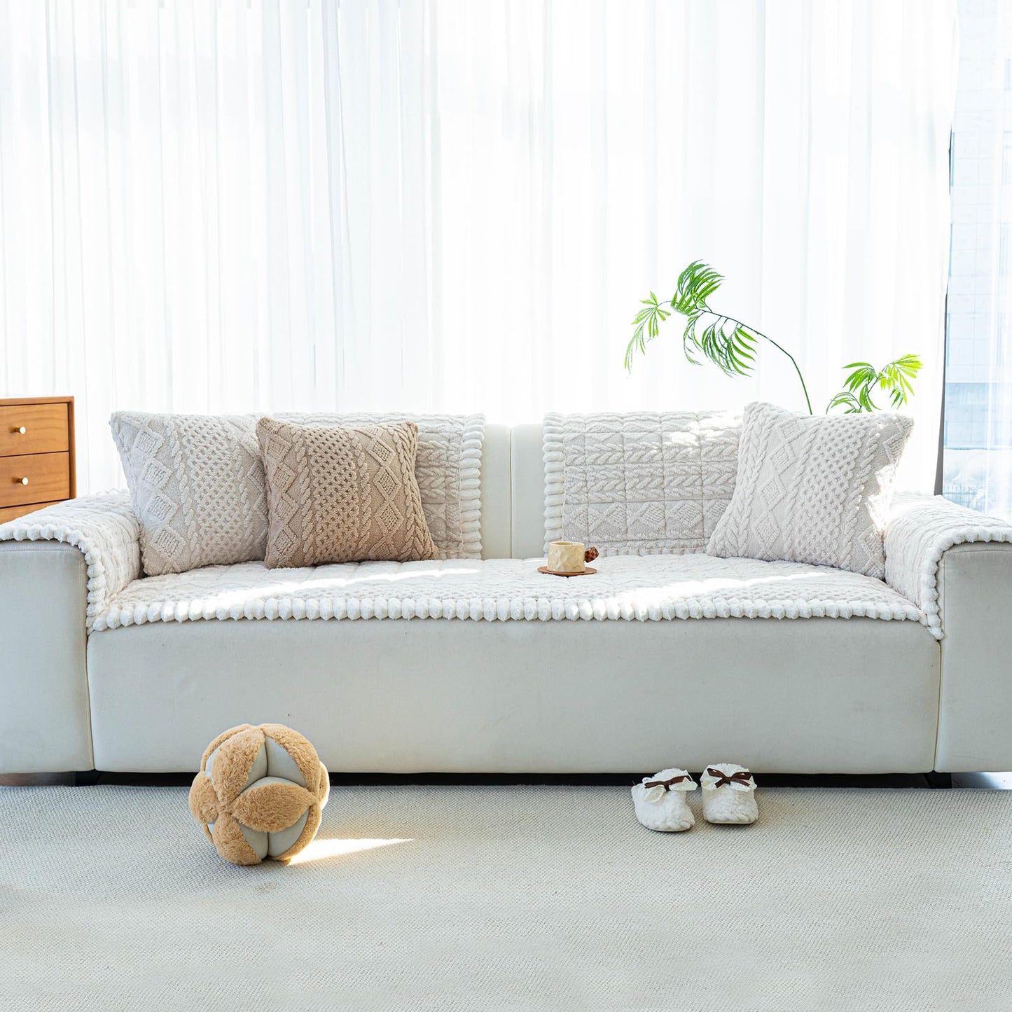MDSASFD Sofa Pad, Plush Couch Cover Washable for Pet, Non-Slip Warm Couchs Cover, Funny Fuzzy Pet Couch Covers for Sofa, Sofa Slipcovers Furniture Covers for L Shaped(Beige White 27.5"x 82.7")