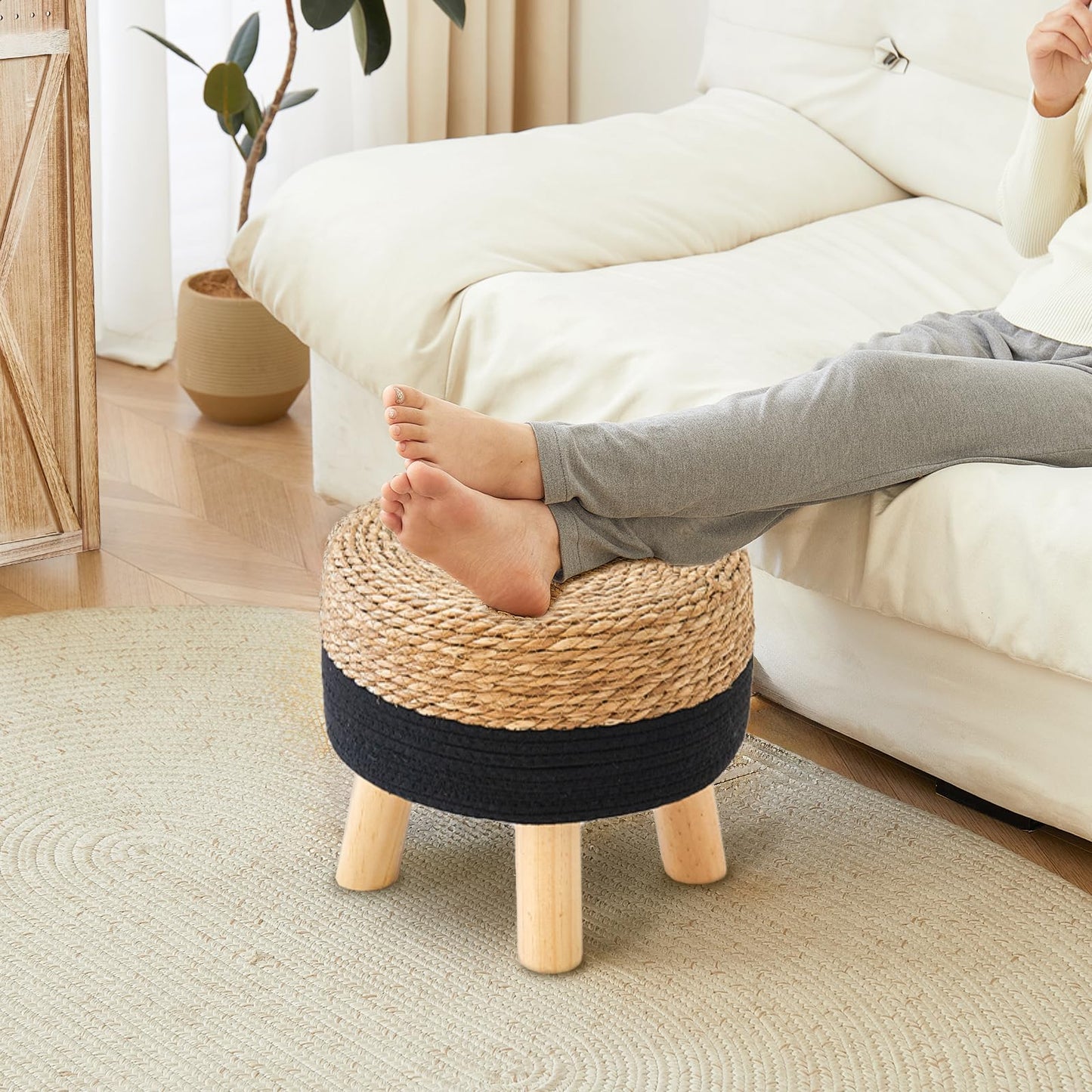 ALeesing Round Ottoman Natural Seagrass Footstool, Foot Stool with 4 Wood Legs, Hand Woven Round Footstool, Sofa Stool, Multifunctional Modern Dressing Stool, Sofa Side Table for Bedroom (Black)