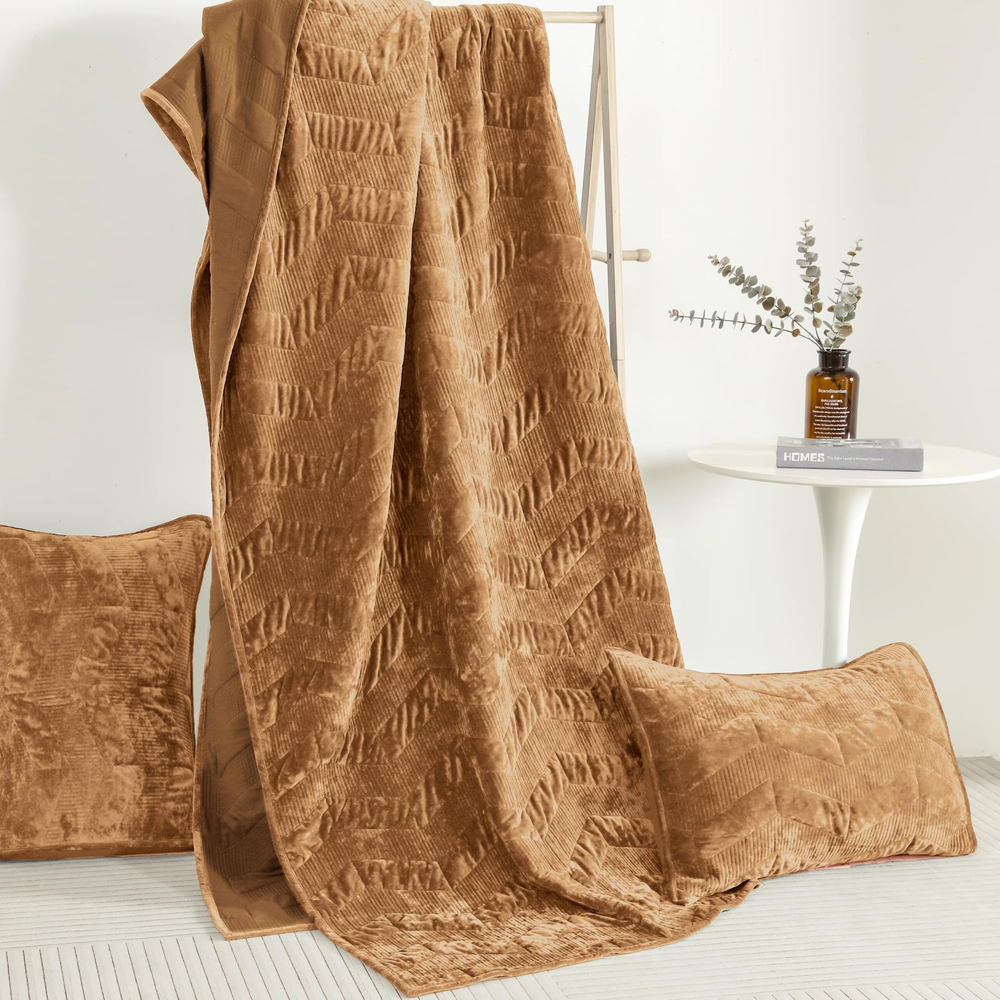 SHALALA Velvet Quilt Set King Size,Ultra Soft Luxury Lightweight Summer Velvet Comforter Set, Oversized Bedspread Coverlet with 2 Shams Geometries Pattern,for All Season(Gold Yellow,King)