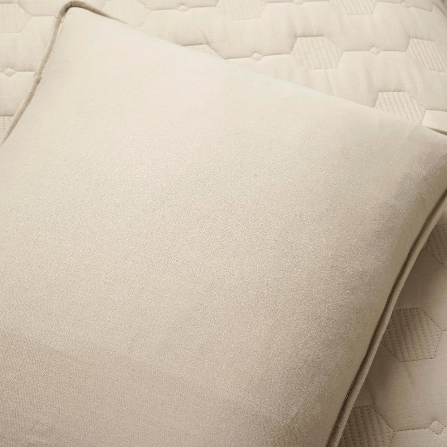 Lush Decor Hexagon Honeycomb Embroidered Textured Cotton 3 Piece Quilt Set, King/Cal King, Neutral