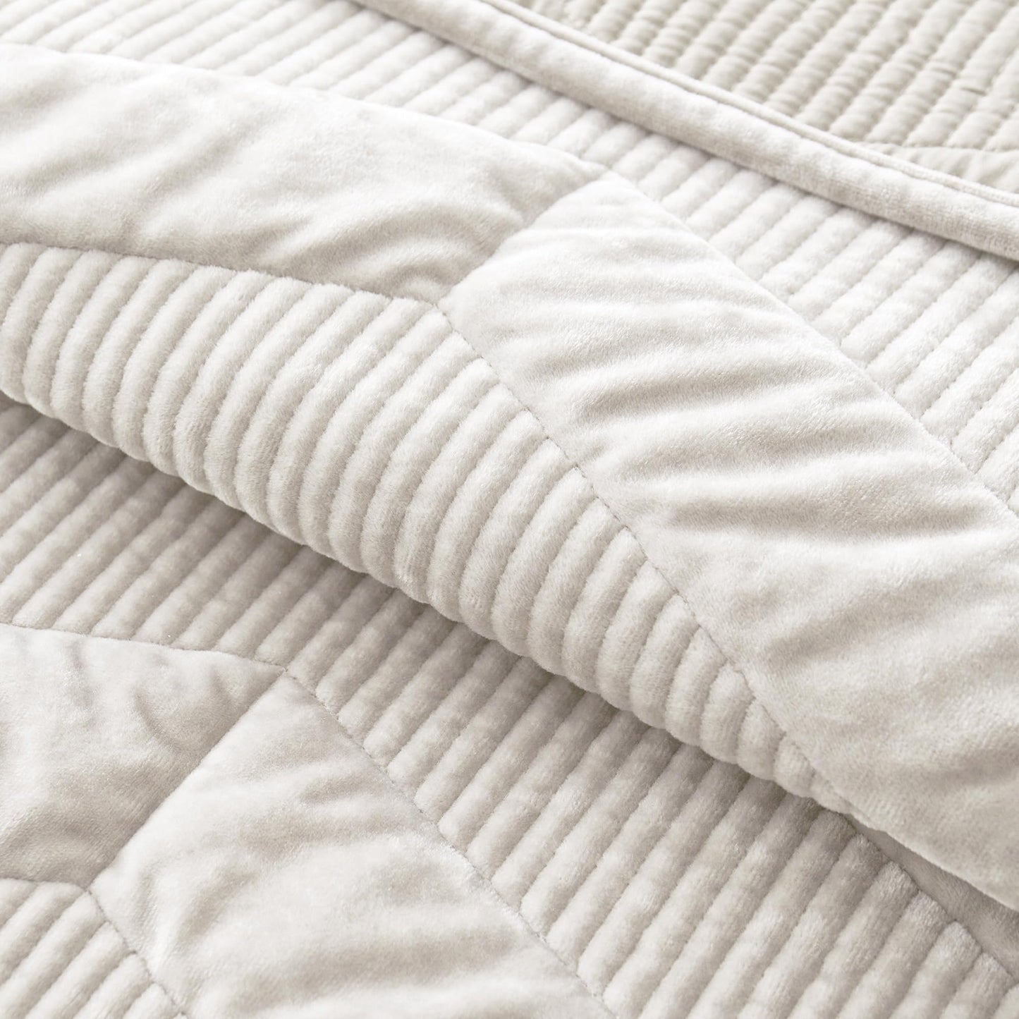 SHALALA Velvet Quilt Set Queen Size,Ultra Soft Luxury Lightweight Summer Velvet Comforter Set, Oversized Bedspread Coverlet with 2 Shams Geometries Pattern,for All Season(Ivory,Full)