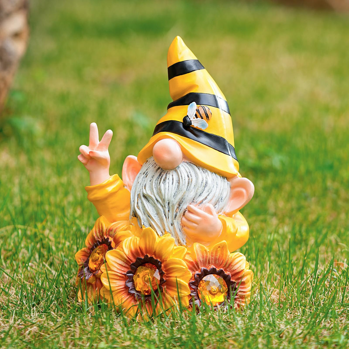 Joint Honglin Solar Garden Gnome Statue with Crystal Sunflower Lights - Outdoor Bee Gnome Figurine with Glowing Bee, Waterproof Resin Yard Art Decor for Patio, Lawn, Porch, Summer Gardening Gift
