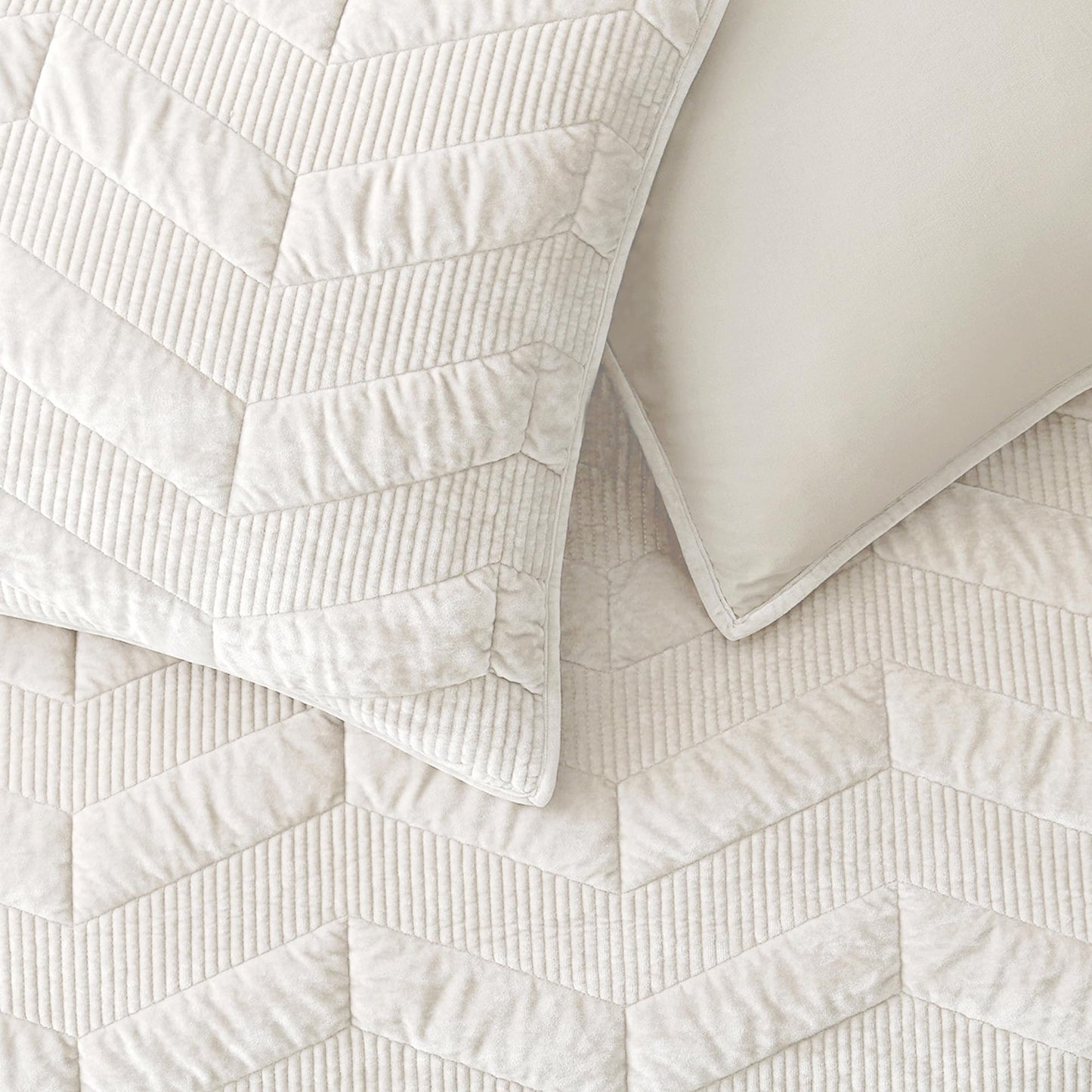 SHALALA Velvet Quilt Set Queen Size,Ultra Soft Luxury Lightweight Summer Velvet Comforter Set, Oversized Bedspread Coverlet with 2 Shams Geometries Pattern,for All Season(Ivory,Full)