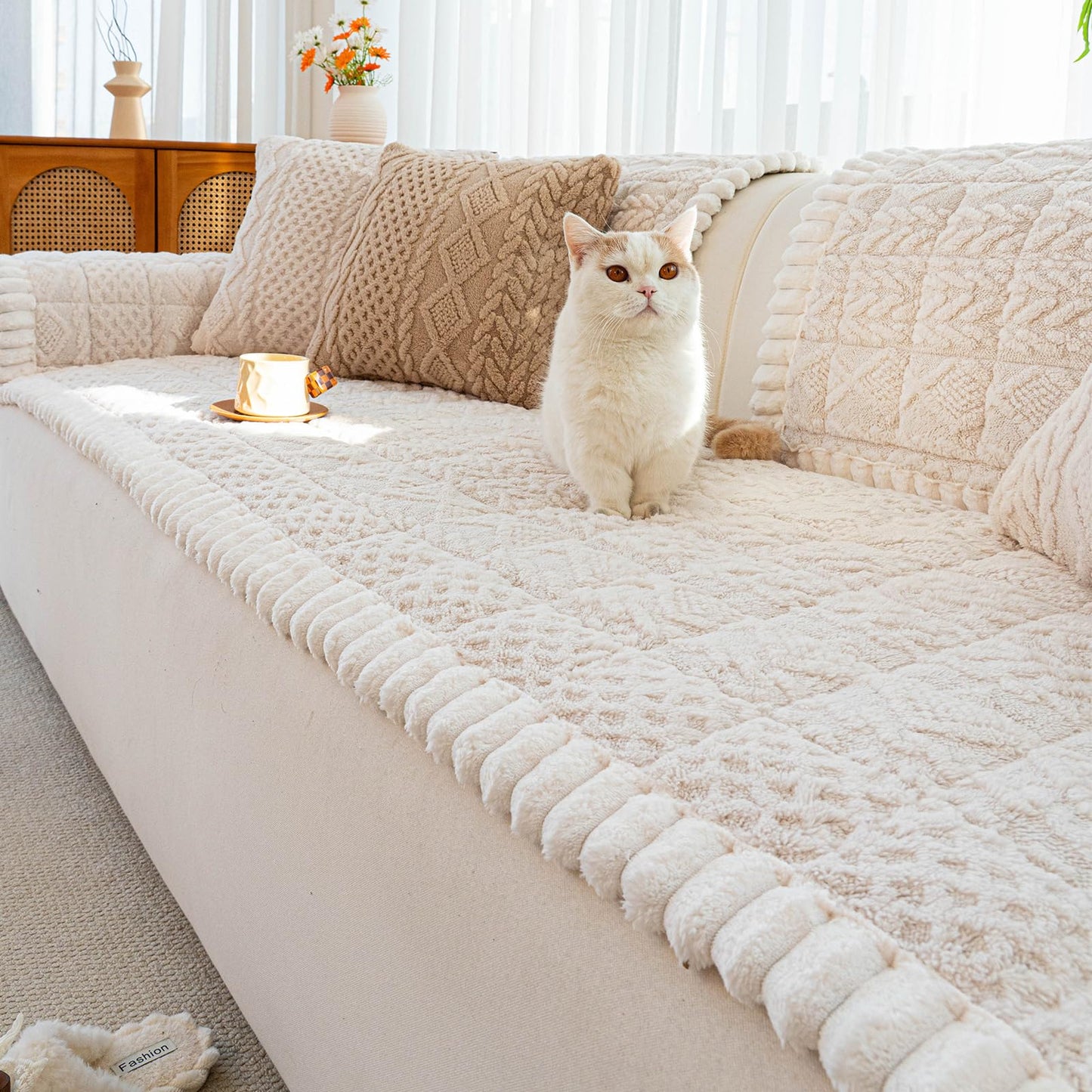 MDSASFD Sofa Pad, Plush Couch Cover Washable for Pet, Non-Slip Warm Couchs Cover, Funny Fuzzy Pet Couch Covers for Sofa, Sofa Slipcovers Furniture Covers for L Shaped(Beige White 27.5"x 82.7")