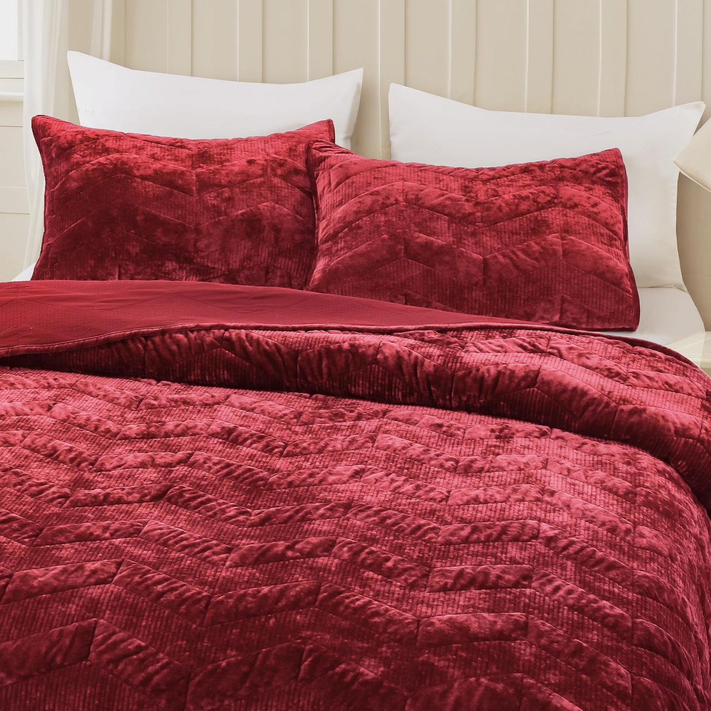 SHALALA Luxury Velvet Quilt Set Queen Size,Ultra Soft Lightweight Summer Velvet Comforter Set, Oversized Bedspread Coverlet with 2 Shams Geometries Pattern,for All Season(Poinsettia,Queen)
