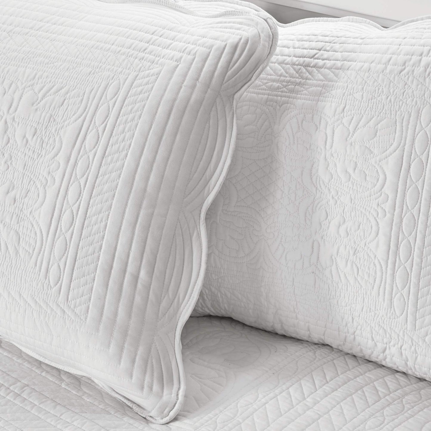 Madison Park Daybed Cover Set Damask Quilted Cover for Daybeds, All Season, Pre-washed Cotton-Filled Coastal Bedding with Scallop Edge, Shams, Bedskirt, Décor Pillows, Tuscany, White, 39"x75", 6 Piece