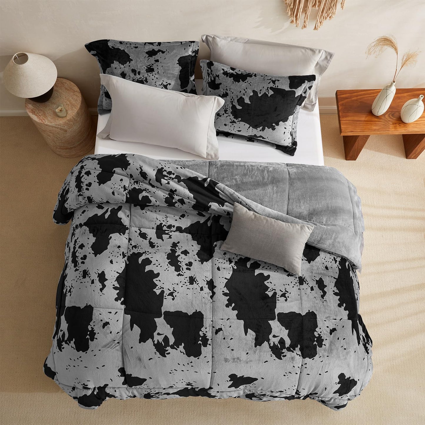 Petrichor Velvet Flannel Queen Comforter Set-Cow Print Western Style Blanket,Luxury Fuzzy Heavy Bedding Set, 3 Pieces Plush Winter Bed Set with Comforter (90"x90") & 2 Pillow Shams (20"x26")
