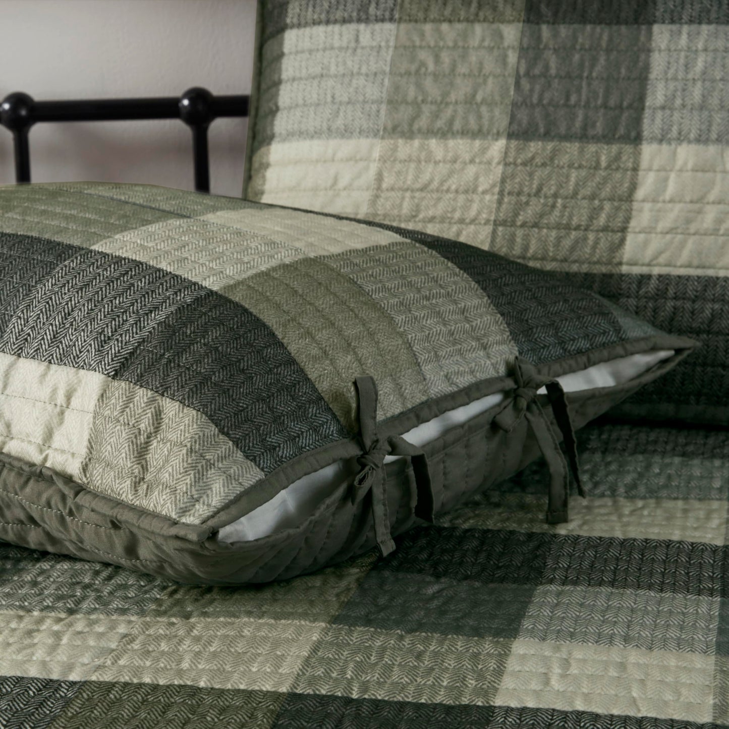 Madison Park Ridge Daybed Cover Set - Cabin Lodge Plaid Herringbone Print Reversible Design, All Season Luxury Bedding with Bedskirt, Matching Shams, Decorative Pillow, 39"x75", Grey 6 Piece