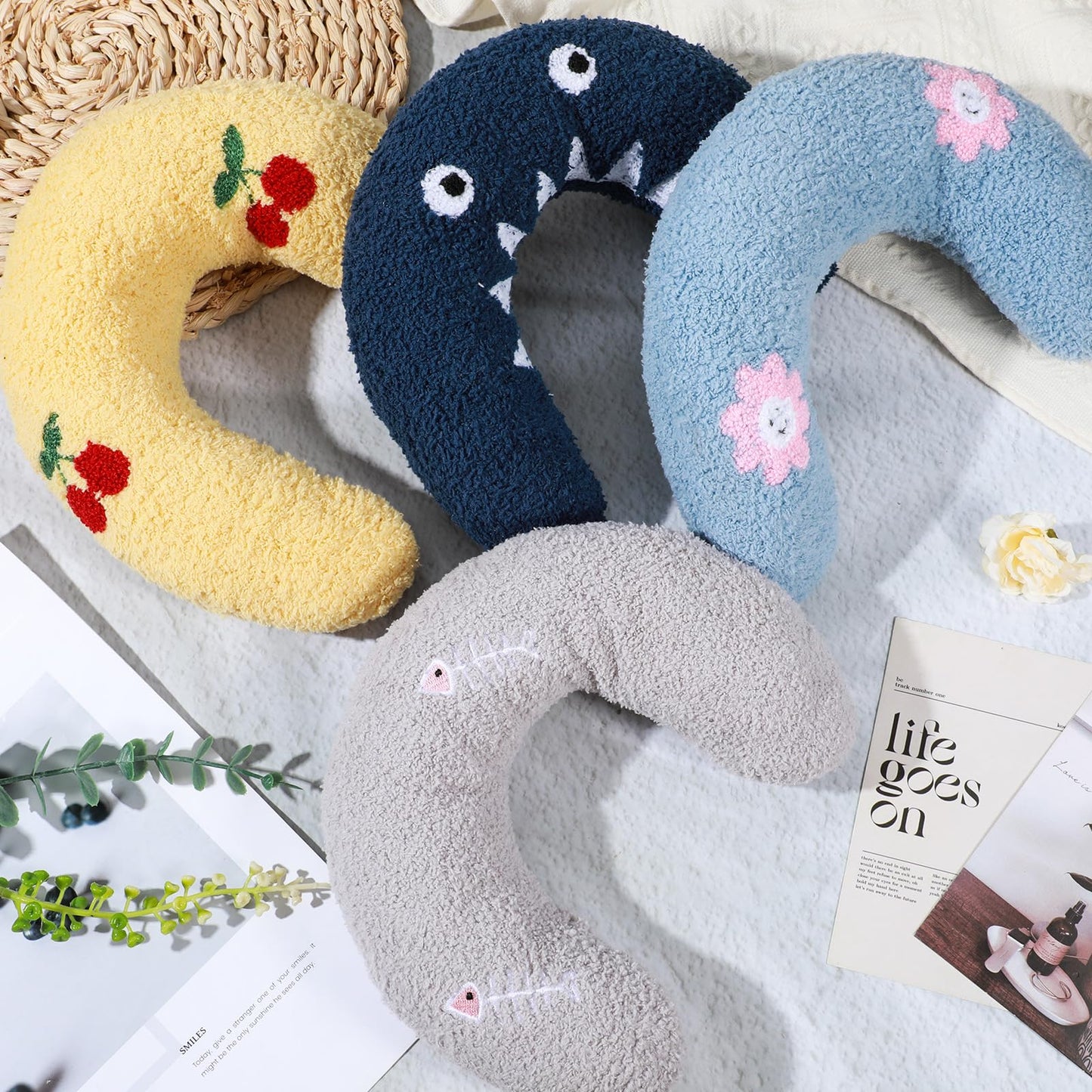 AojSup 4 Pcs Pillows for Cats Puppy Bed, Soft Fluffy Pet Calming Toy, Half Donut U Shaped Pet Neck Pillow, Training Toy Joint Relief Cervical Protection (4 Patterns)