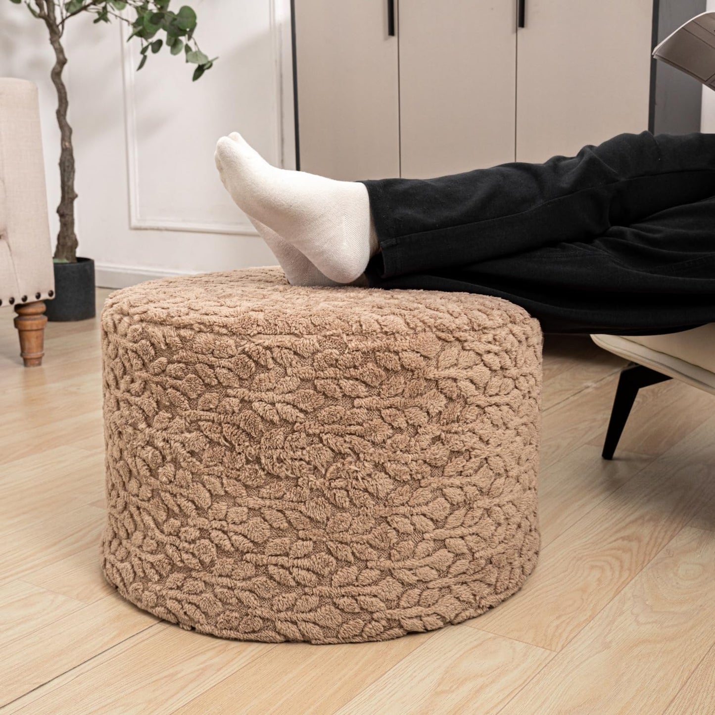 Round Pouf Ottoman 20 x 20 x 14 Inches Boho Poof Home Decor Floor Pouffe Ottoman Foot Rest for Couch Sofa Bean Bag Chairs Living Room Bedroom (Caramel)