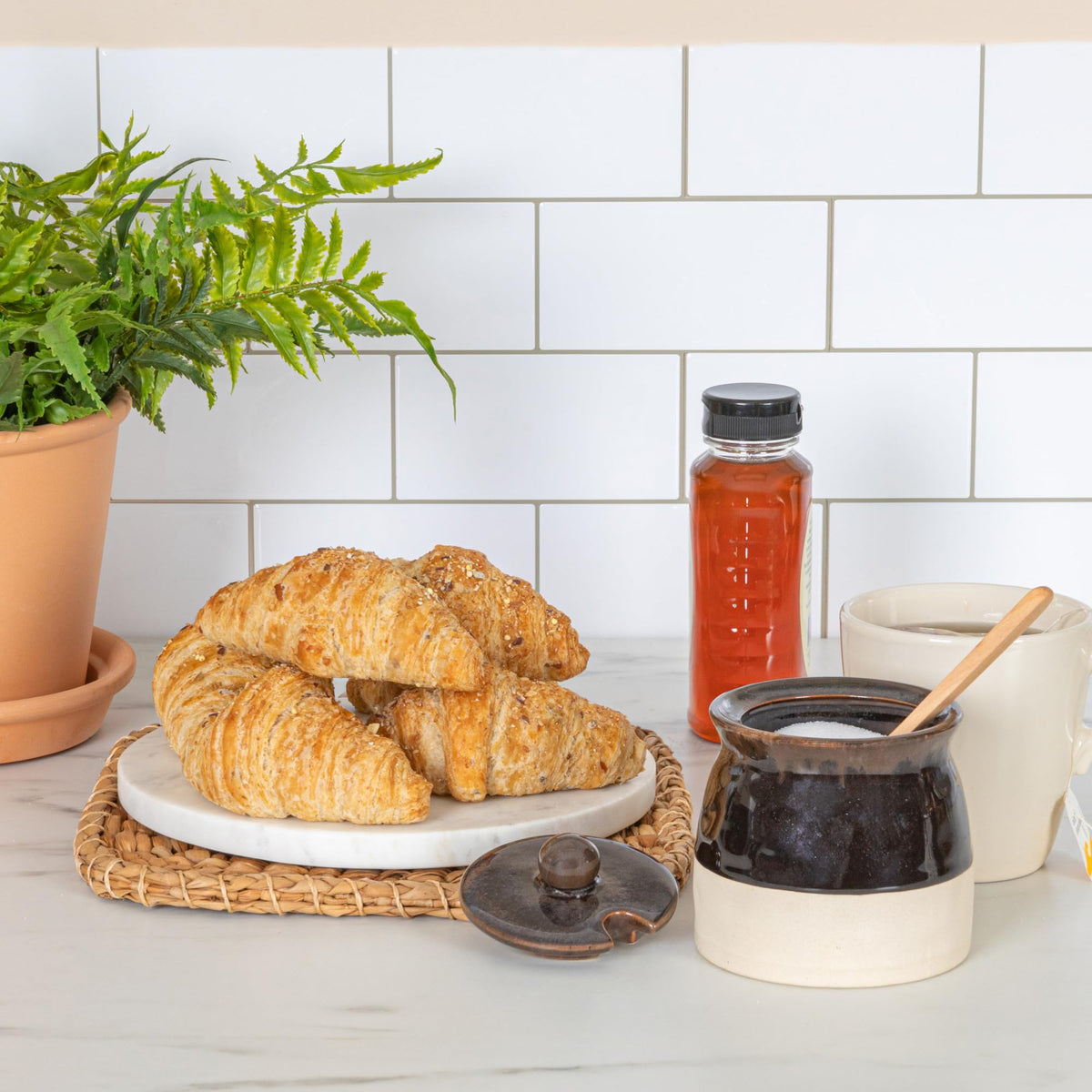 Creative Co-Op Stoneware Sugar Pot with Lid and Wood Spoon, Espresso Glaze