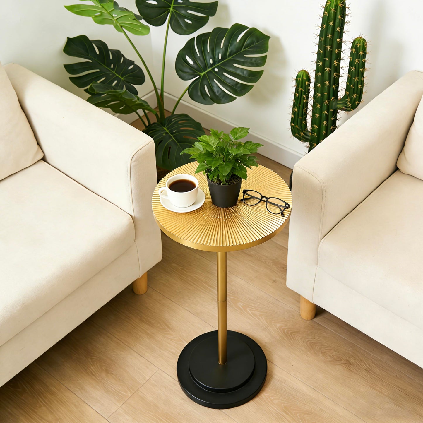 COVLON Drink Table Set of 2, Small Round Pedestal Side Table with Carved Top for Living Room, Bedroom, Small Space, Corners and Office, Gold and Black