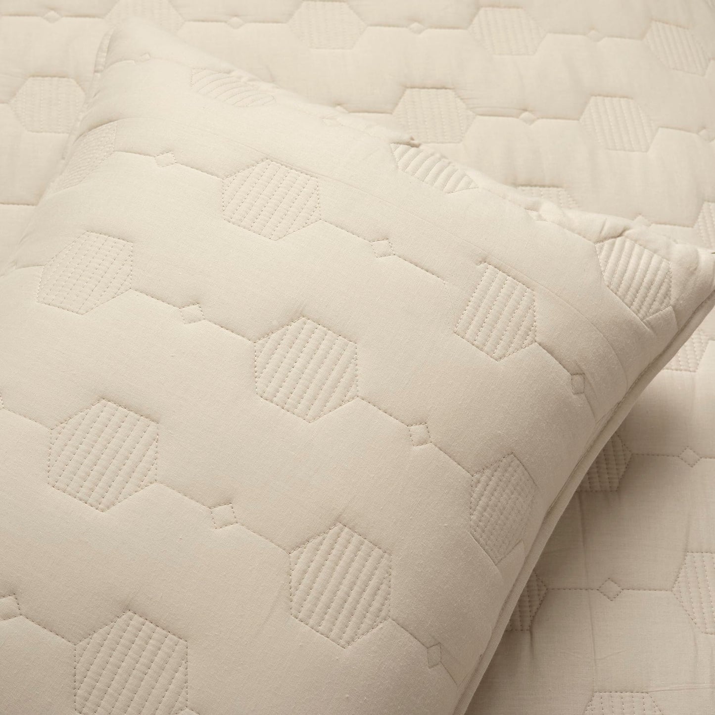 Lush Decor Hexagon Honeycomb Embroidered Textured Cotton 3 Piece Quilt Set, King/Cal King, Neutral