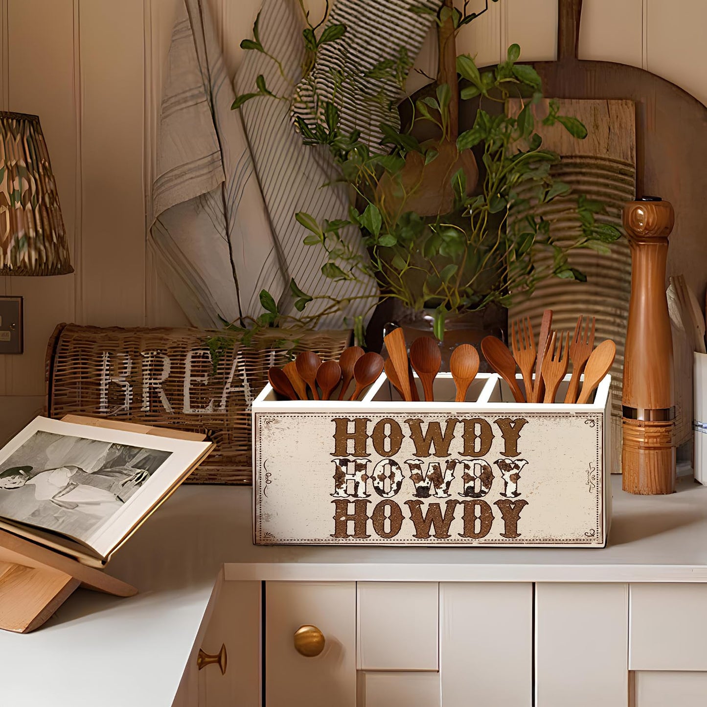 LIANGW Western Pen Pencil Holder for Desk, Cowboy Gifts, Cowgirl Gifts for Women, Western Office Decor, Retro Country Howdy Southwestern Wooden Box Sign Decorations for Home Office Desk Tabletop