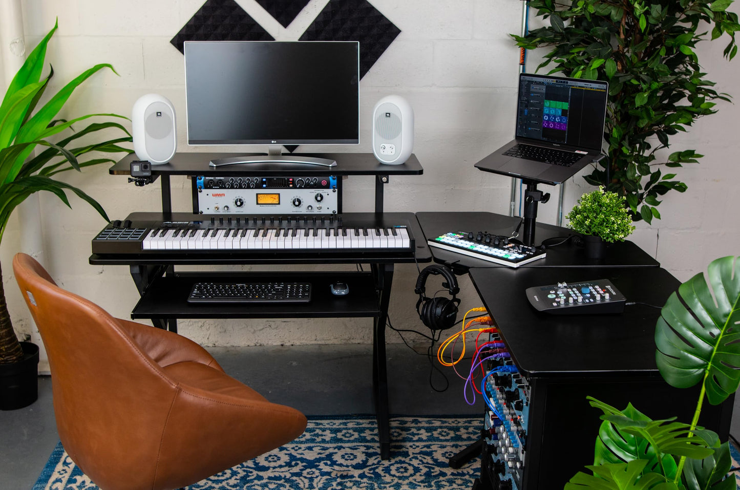 Gator Frameworks Content Creator Series Studio Desk Workstation with (3U) Rack Shelf and Sliding Keyboard Tray, Black Finish (GFW-DESK-MAIN)