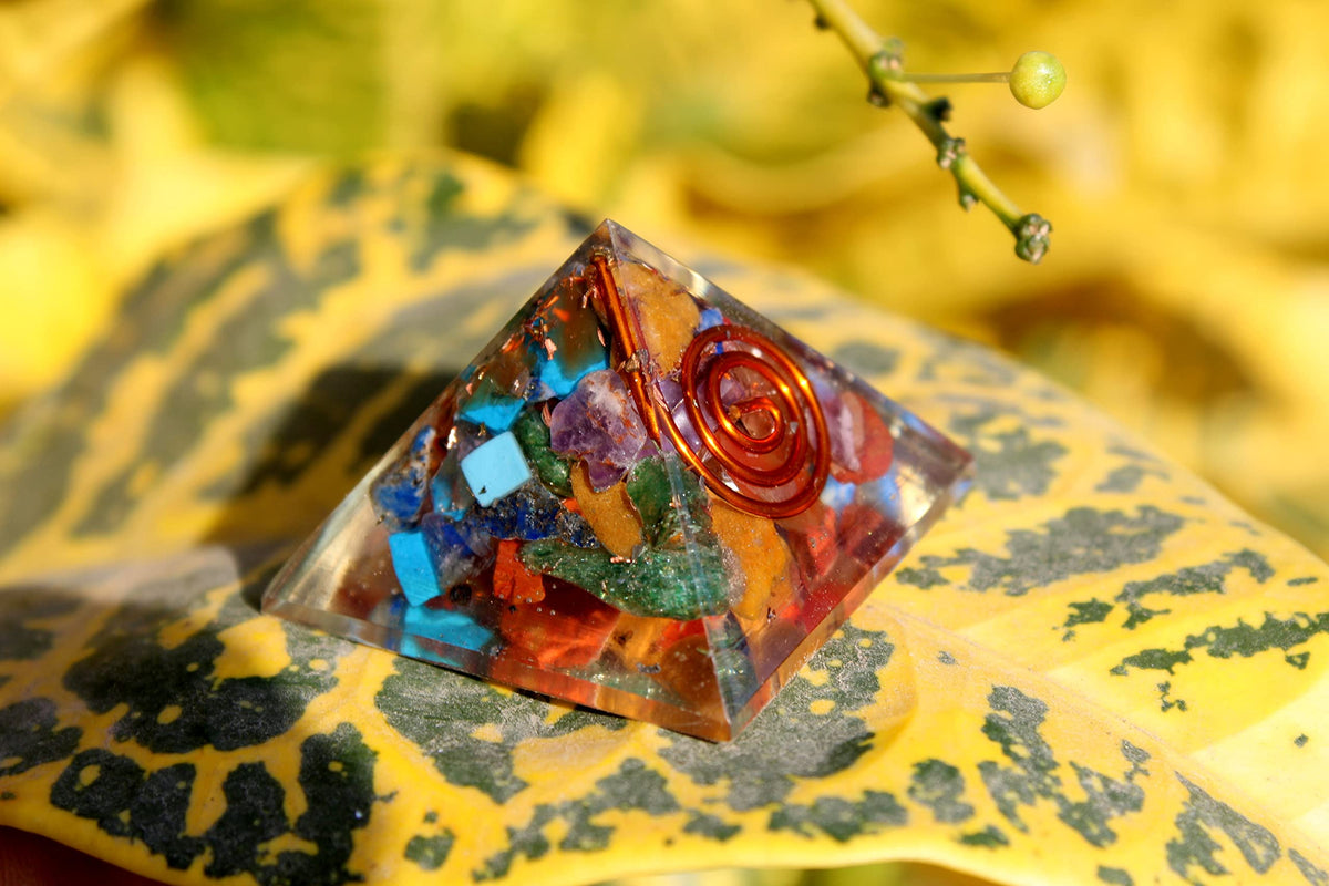 Jet New Chakra Single Baby Pyramid 20-25 mm Free Booklet Crystal Therapy Chokurei X-mas Crystal Gemstones Rare Unique Image is JUST A Reference.