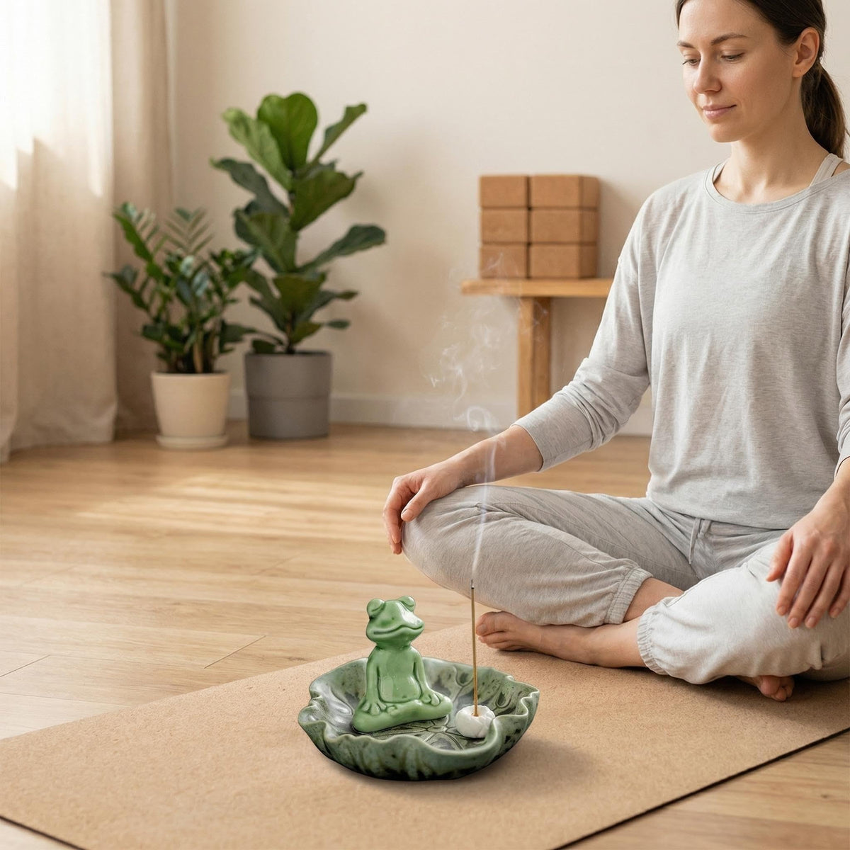 MENORISK Incense Holder for Sticks, Meditating Frog Ceramic Incense Holder with Stainless Steel Tweezer & Brush – Zen Home Decor for Meditation, Yoga, or Tea Ceremony