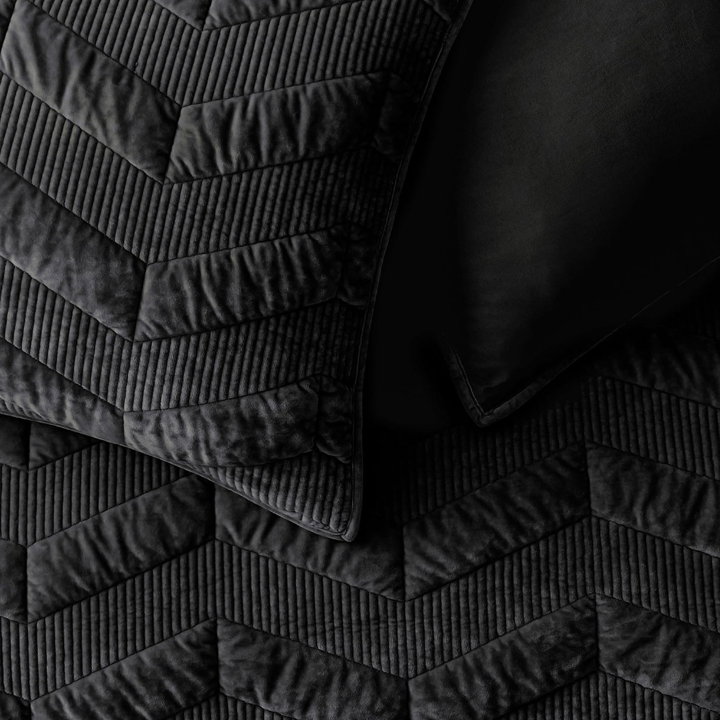 SHALALA Velvet Quilt Set King Size,Ultra Soft Luxury Lightweight Summer Velvet Comforter Set, Oversized Bedspread Coverlet with 2 Shams Geometries Pattern,for All Season(Black,King)