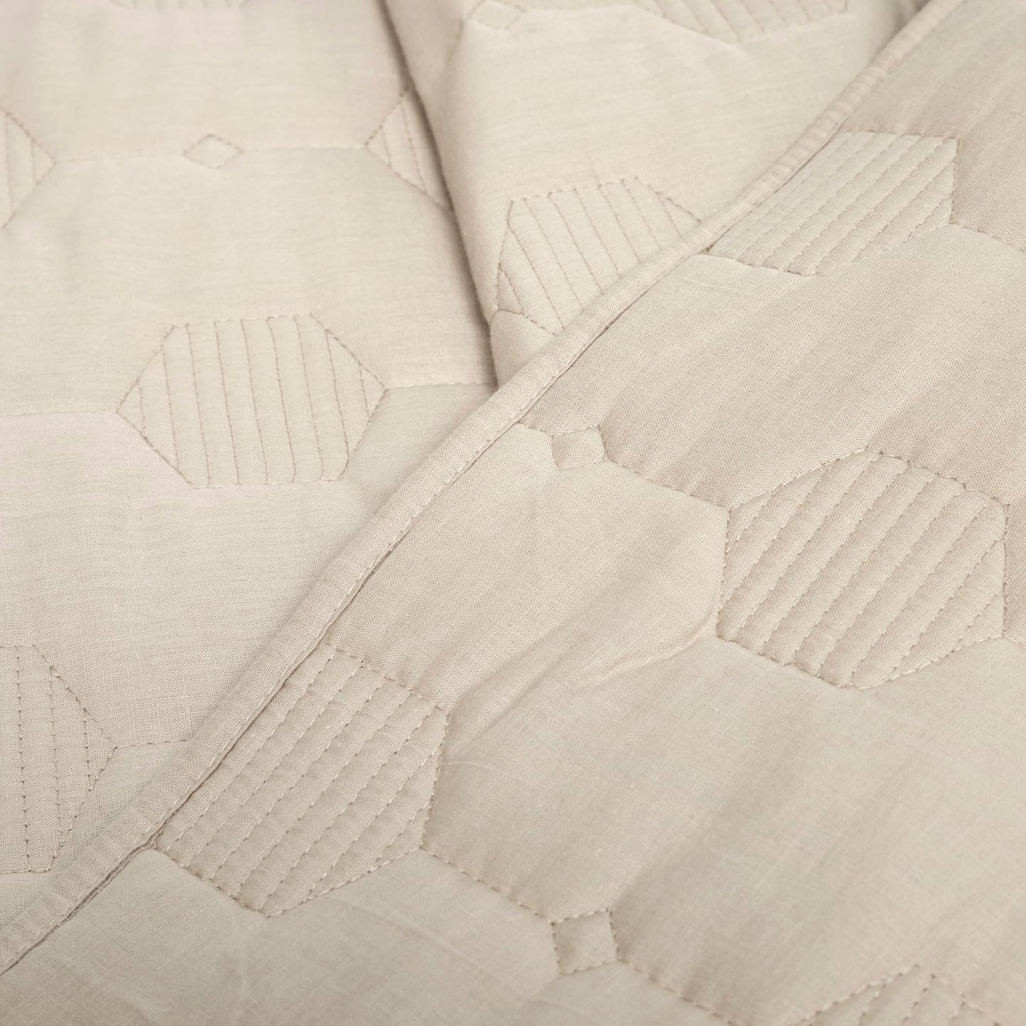 Lush Decor Hexagon Honeycomb Embroidered Textured Cotton 3 Piece Quilt Set, King/Cal King, Neutral