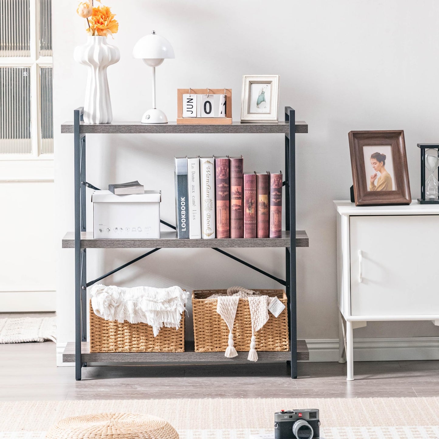 HCHQHS Bookshelf, 3-Tier Industrial Bookcase, Rustic Open Book Shelf, Freestanding Horizontal Bookshelves with Metal Frame