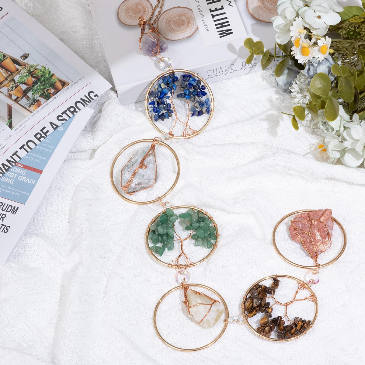 7 Chakra Healing Crystals Hanging Ornament，Handmade Chakra Stones Tree of Life Natrual Gemstones Wall Hanging Ornaments for Home Decor Yoga Meditation(Natural Stones+Tree of Life)