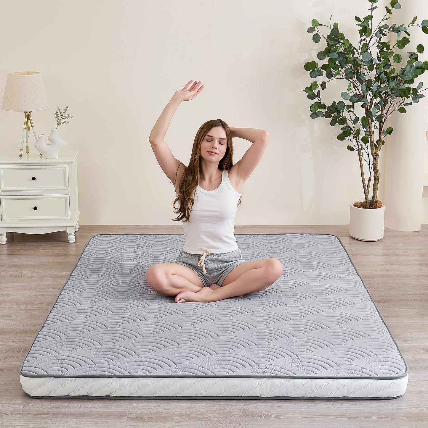 Zelladorra Japanese Floor Mattress, Quilted Futon Mattress with Anti-Slip Bottom, Foldable Floor Bed with Storage Bag and Straps, (Light Grey, Queen)
