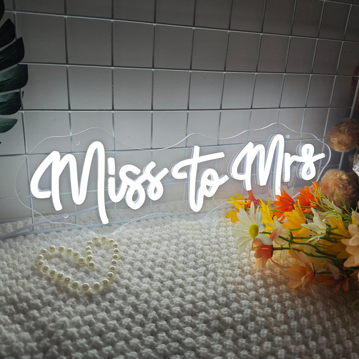 Nogarcici Miss to Mrs Neon Signs for Wedding Decor, Marry Sign LED Light up Sign for Engagement Bachelorette Party Decoration Art Gift Birthday White Neon Lights Décor to Girlfriends