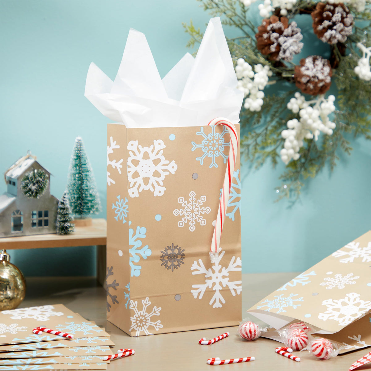 Juvale Paper Winter Gift Bags - 36 Count, 5.15 x 3.2 x 8.5 In, Red & White Snowflake - Reinforced Tear-Resistant Bottom - Snowflake Party Favor & Treat Bags for Snacks & Treats (Pack of 2)
