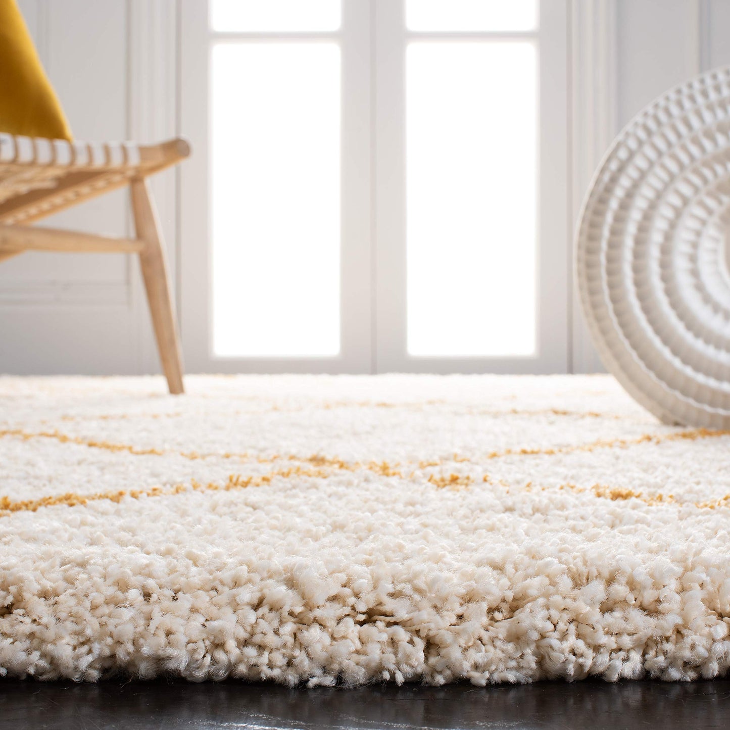 SAFAVIEH Accent Rug 2'x3' - Hudson Shag Collection - Trellis Design, Ivory & Gold, Ultra Plush Thick Pile, Ideal for Bedroom, Nursery, Living Room (SGH281E)