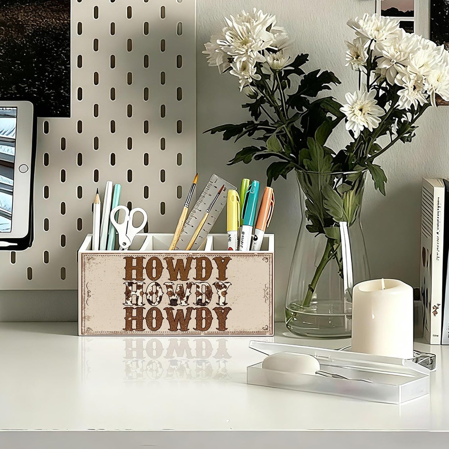 LIANGW Western Pen Pencil Holder for Desk, Cowboy Gifts, Cowgirl Gifts for Women, Western Office Decor, Retro Country Howdy Southwestern Wooden Box Sign Decorations for Home Office Desk Tabletop