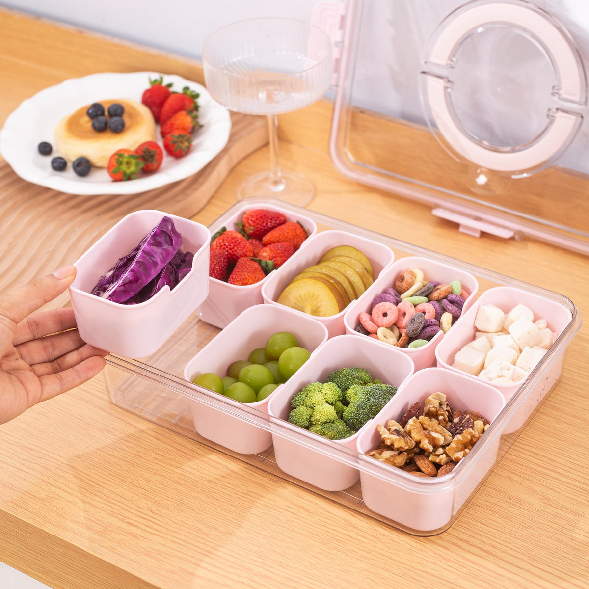 WACOI Divided Snack Serving Tray with Lid and Handle Travel Snackle Charcuterie Container Portable Storage Organizer for Candy, Fruits, Nuts, Snacks, Party, Picnic (1pack, Pink)