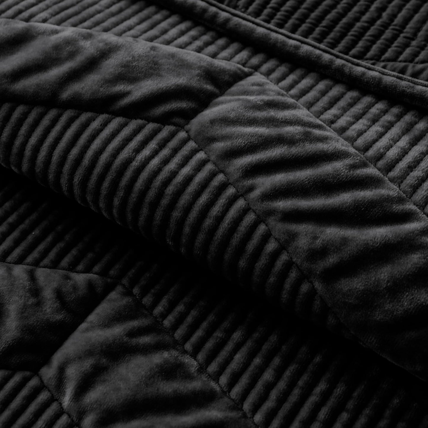 SHALALA Velvet Quilt Set King Size,Ultra Soft Luxury Lightweight Summer Velvet Comforter Set, Oversized Bedspread Coverlet with 2 Shams Geometries Pattern,for All Season(Black,King)
