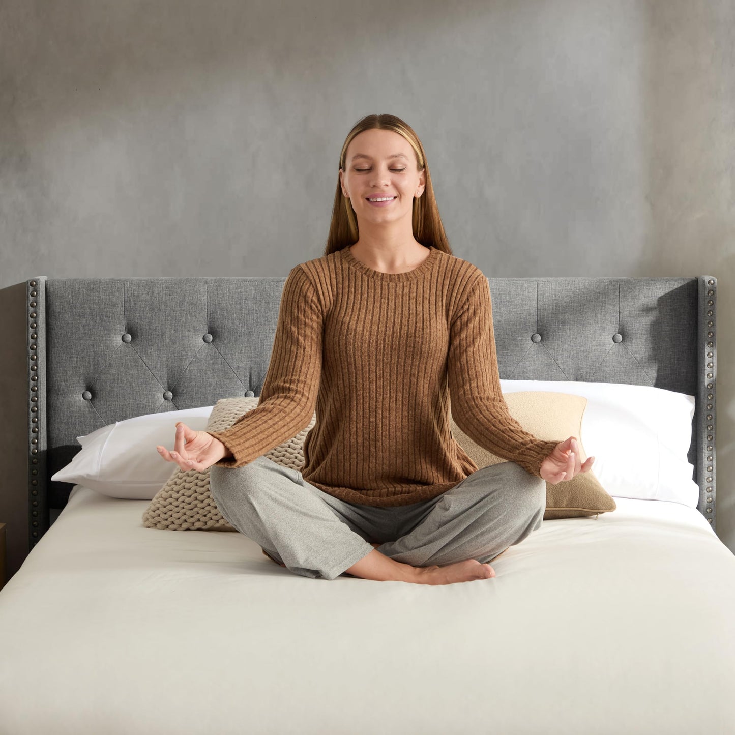 Hearth & Harbor Queen Bed Frame with Headboard Wingback – Linen Platform Bed Frame Queen Size, Button-Tufted Upholstered Bed Frame Queen, Modern Bedframe, Box Spring Required, Silver