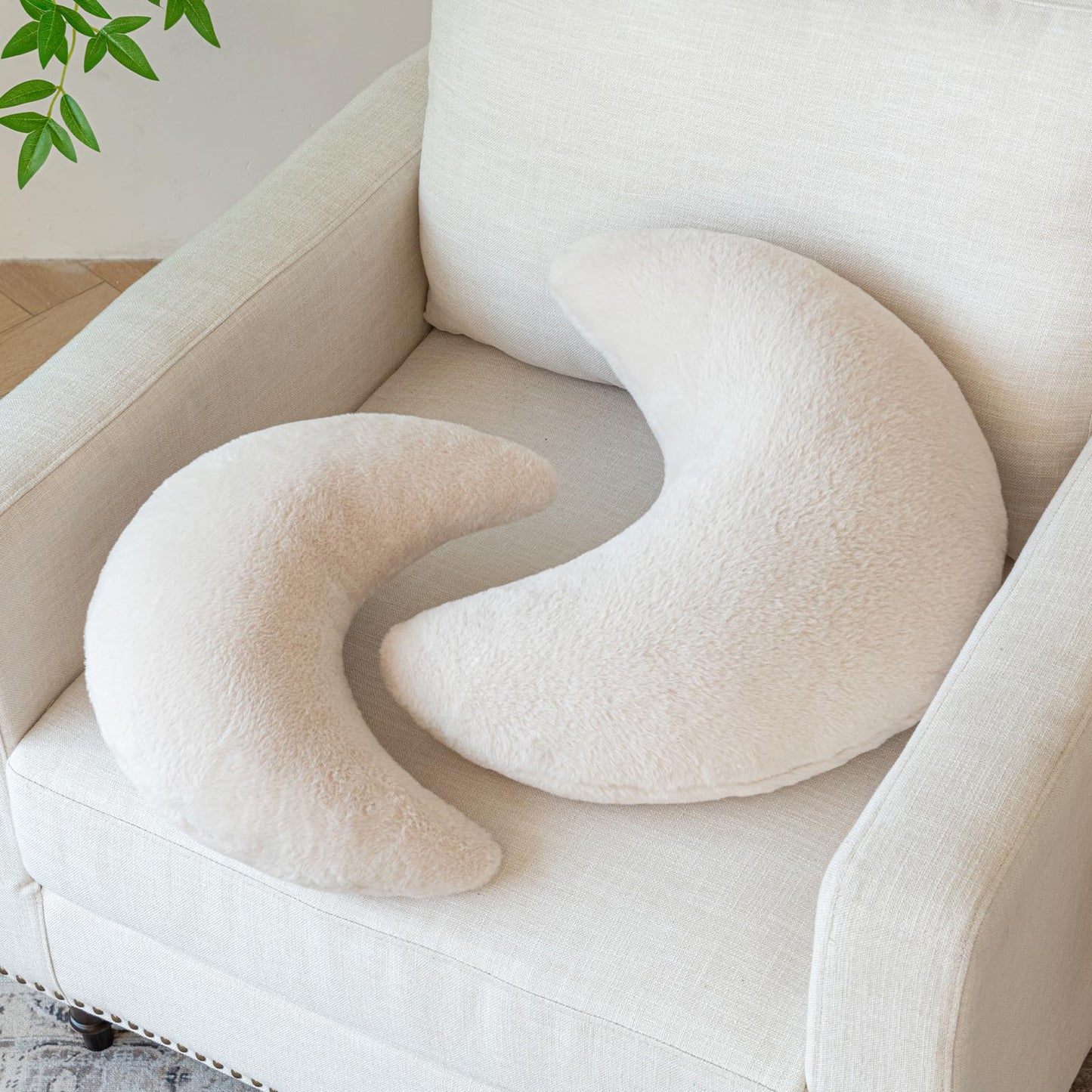 Znhinery Moon Pillow, Decorative Throw Pillows with Soft Faux Rabbit for Bed Couch, Moon Shaped Pillows Plush Floor Cushions Room Decor Pillow for Sofa Bedroom Living Room