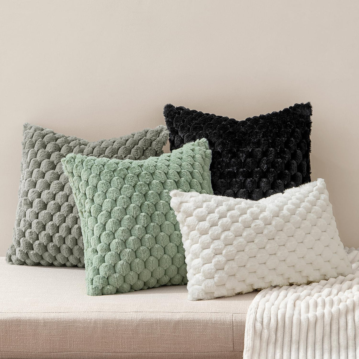 MIULEE White Faux Fur Decorative Throw Pillow Covers 20x20 Inch Set of 2 Super Soft Cozy Plush Cushion Cases Luxury Fluffy Pillowcases for Sofa Couch Bed Living Room