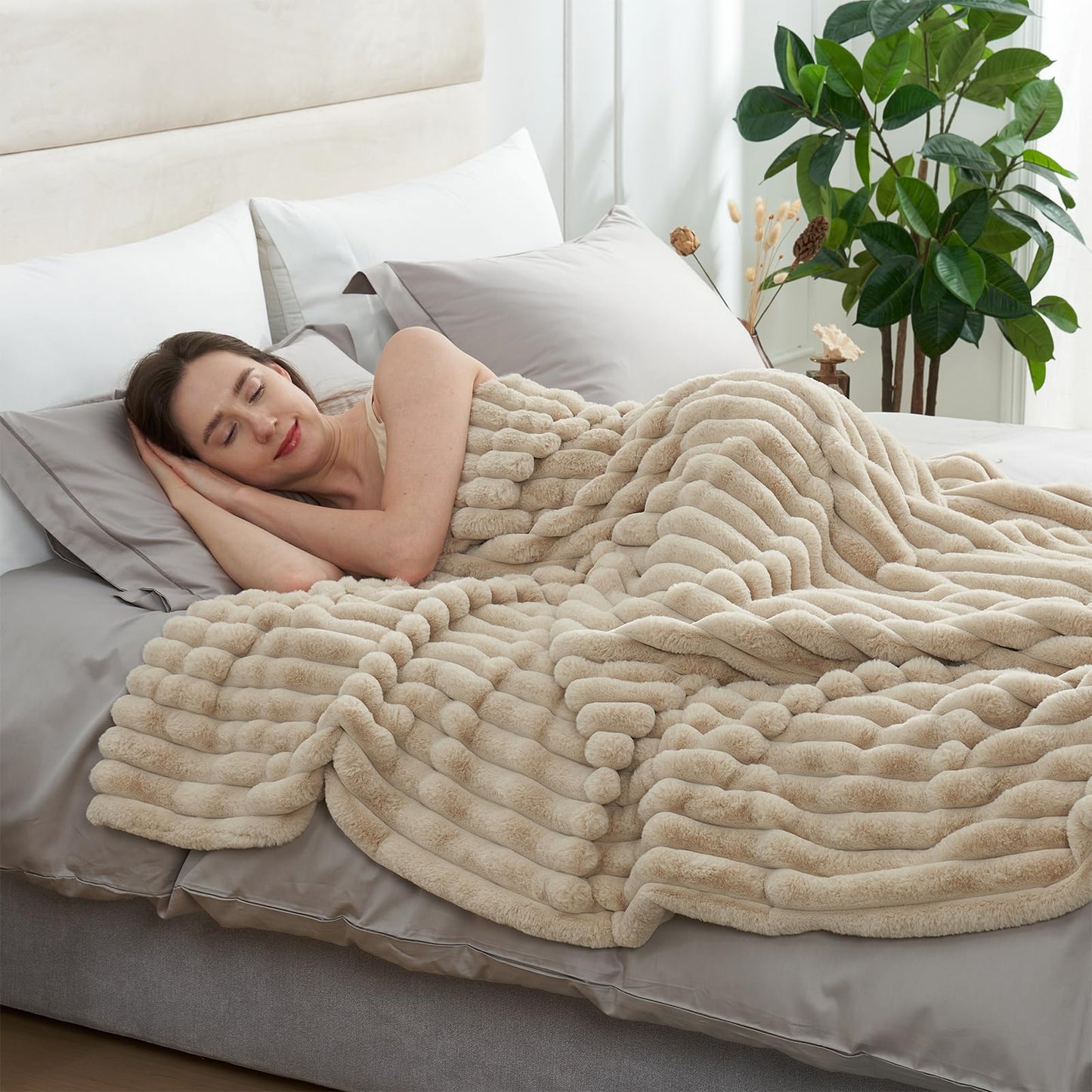 Amélie Home Faux Fur Throw Blanket for Couch, Cozy Fuzzy Fluffy Fur Luxurious Soft Striped Plush Gift Blankets for Family Sofa Chair Bedroom, 55"x70", Beige