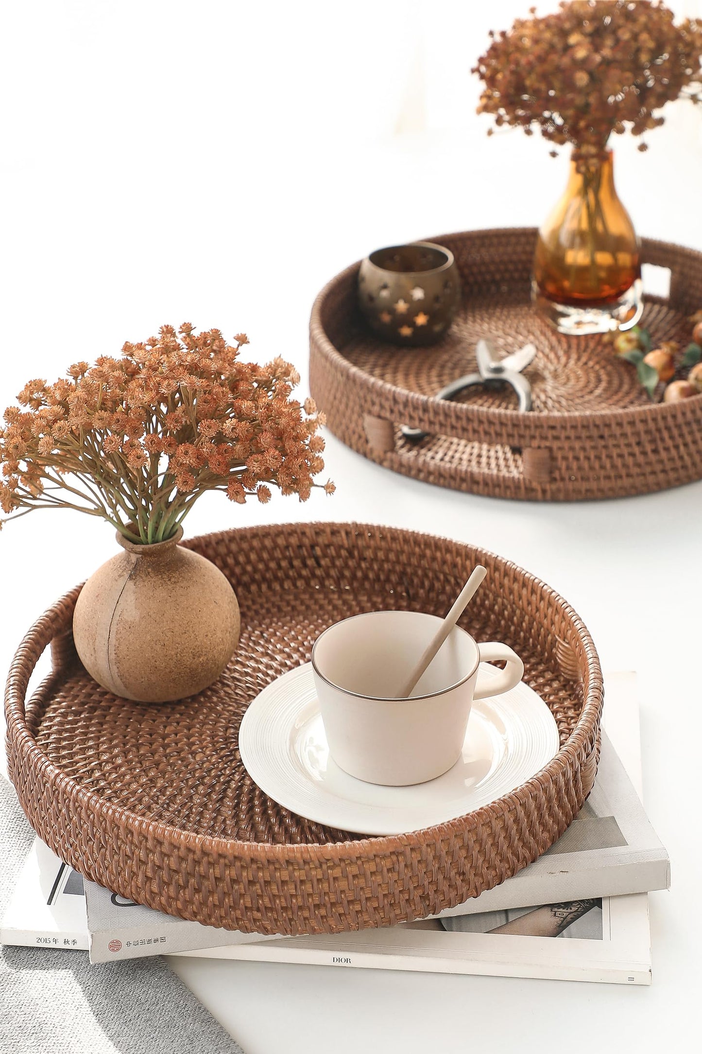 HITOMEN 11.8" Hand-Woven Round Rattan Serving Tray Decorative Wicker Trays with Handles for Coffee Table (Warm Brown-M)