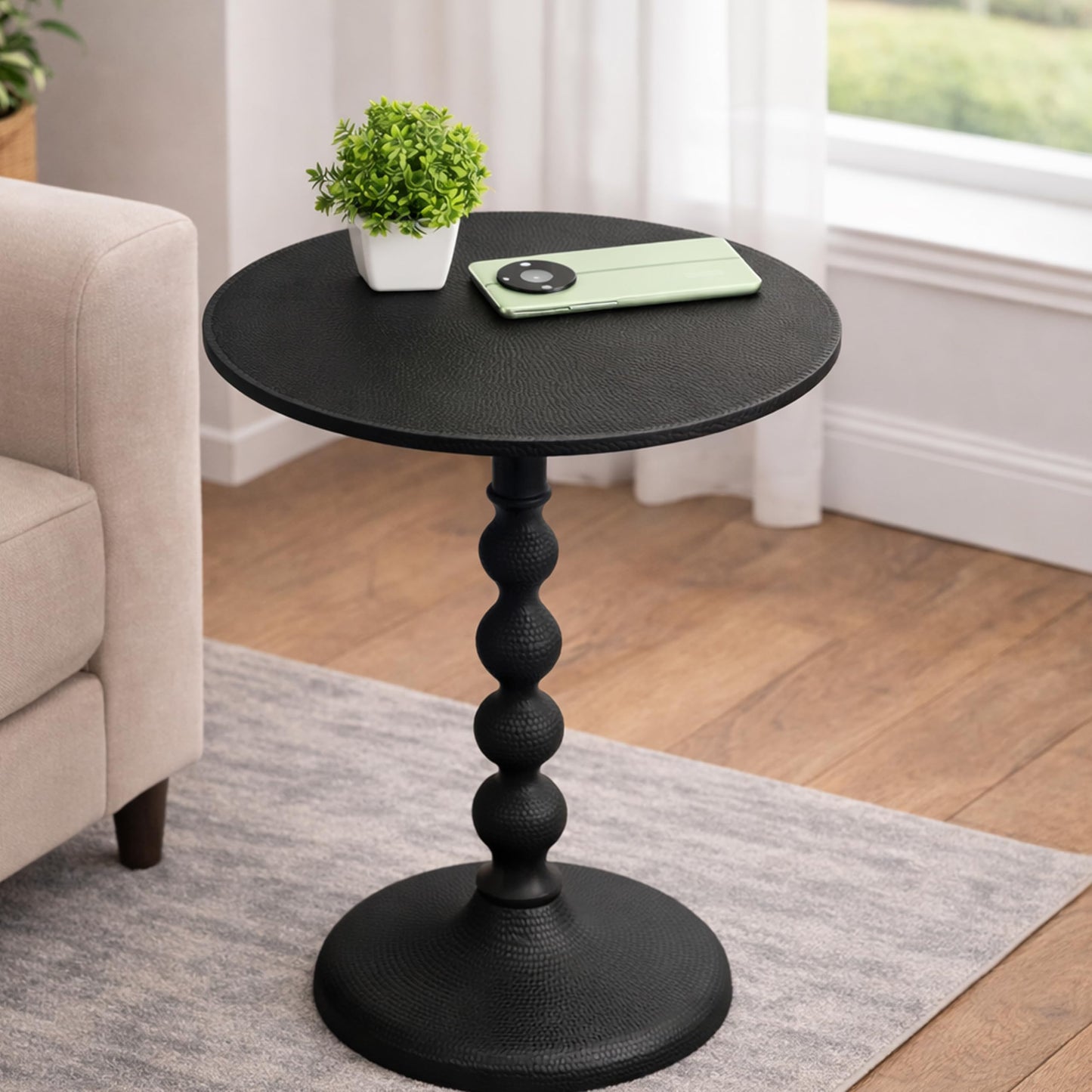 End Table, Round Hammered Modern Metal Side Table with Pedestal Base, Aluminum Lightweight & Durable Accent Table for Living Room, Bedroom, Sofa Side & Small Spaces - Black